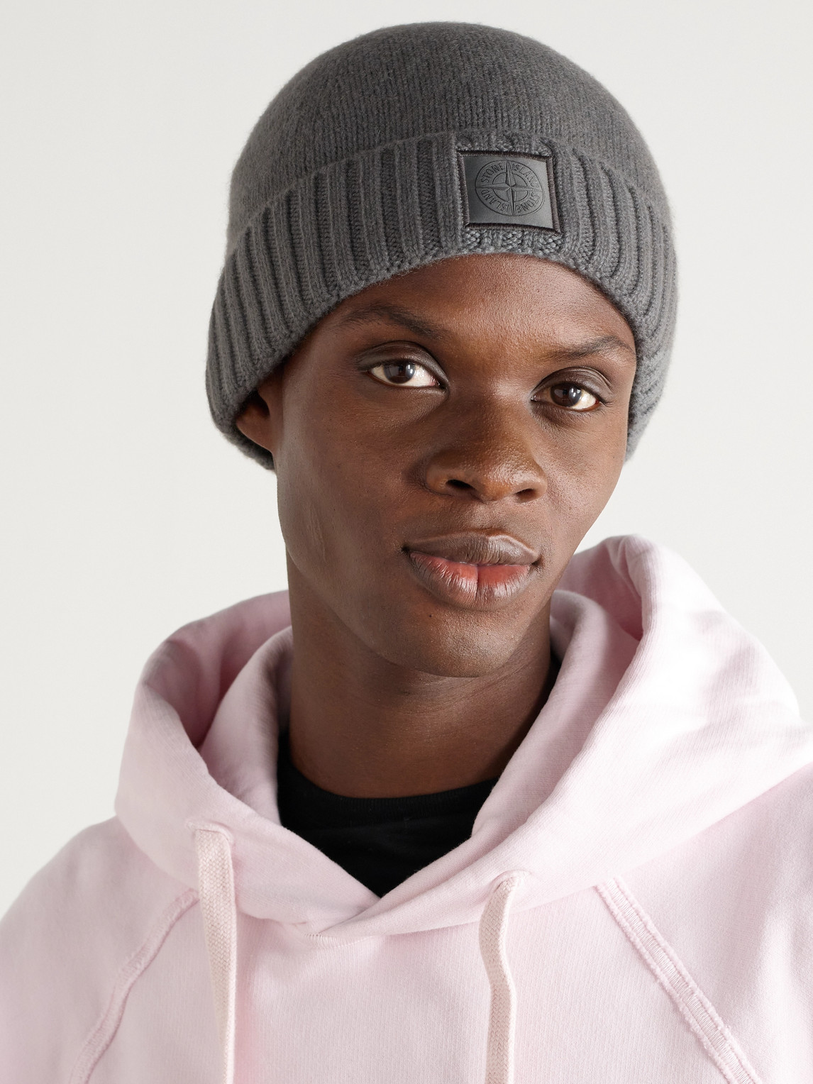 Stone Island Logo-appliquéd Cashmere Beanie In Gray