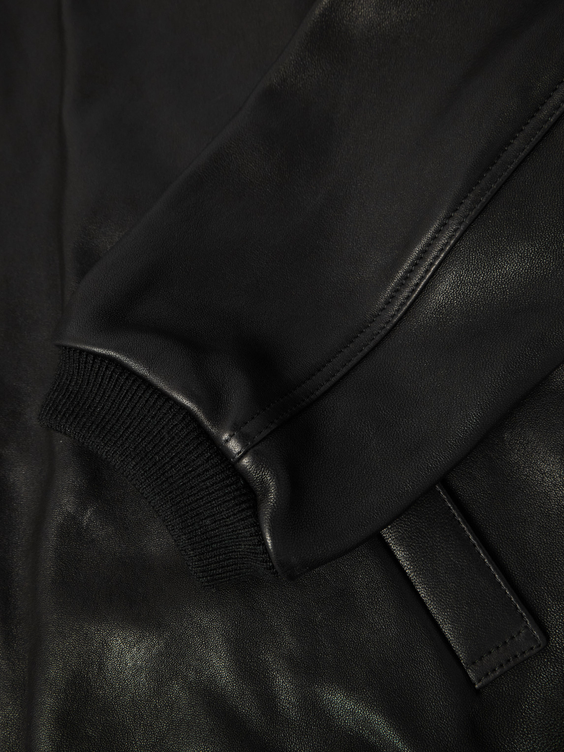 Frame Leather Bomber Jacket In Black