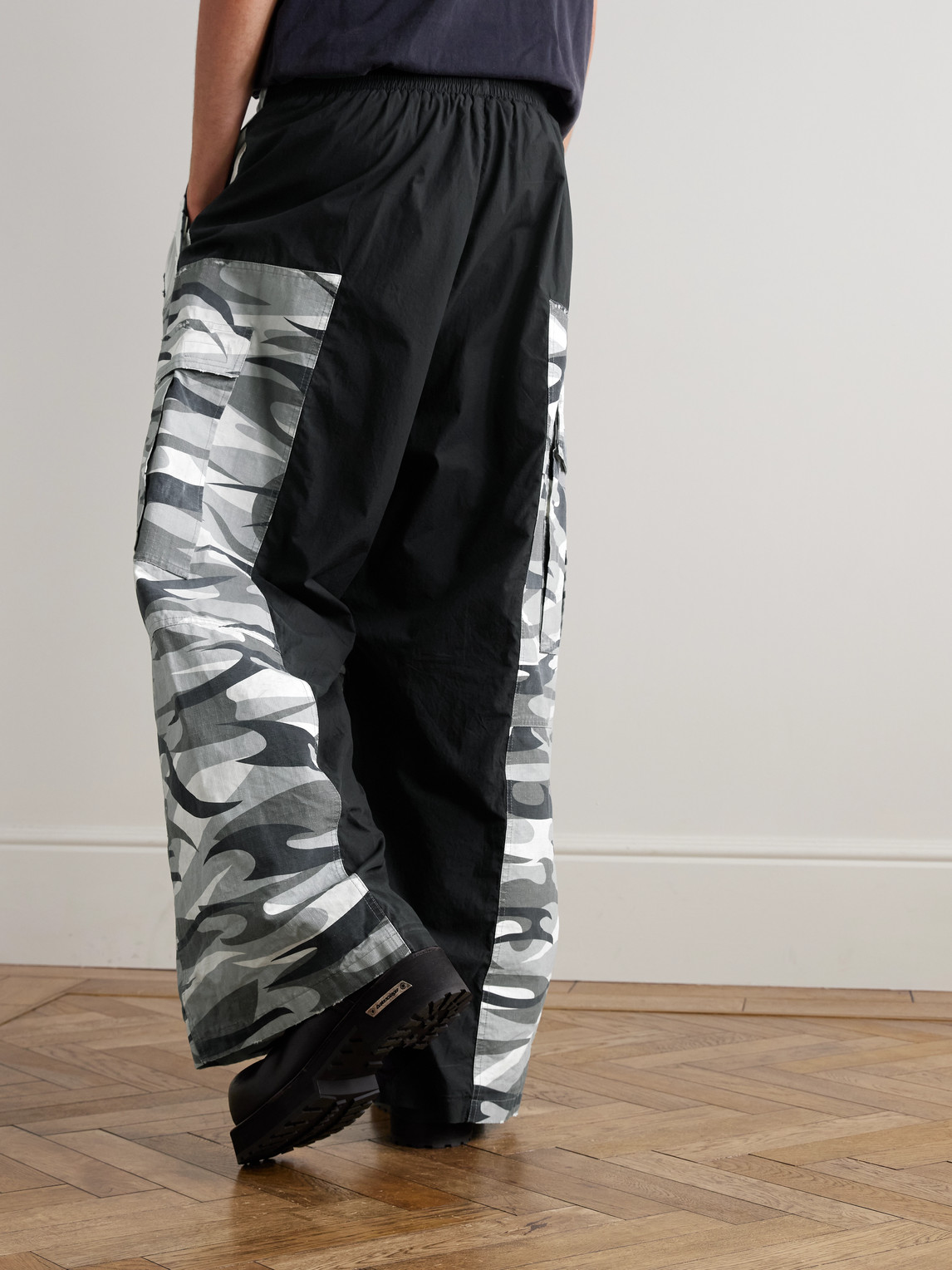  Balenciaga - Wide-leg Panelled Cotton-poplin And Camouflage-print Ripstop Cargo Track Pants - Men - Black - S 