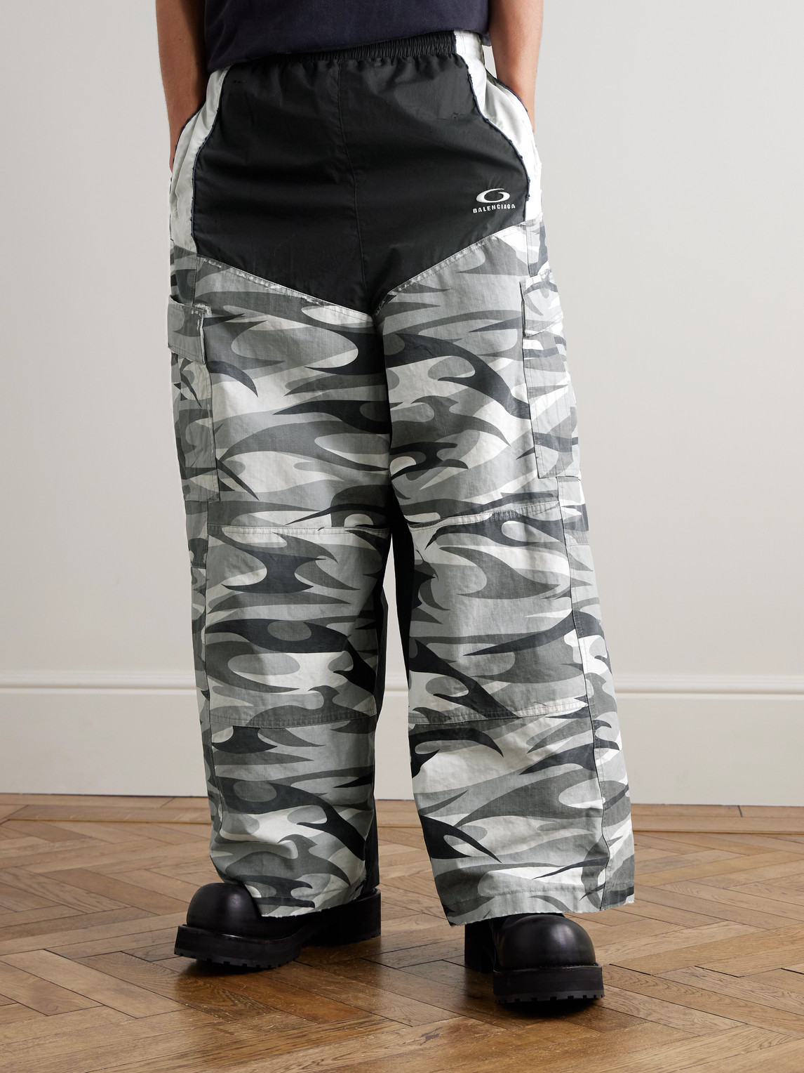  Balenciaga - Wide-leg Panelled Cotton-poplin And Camouflage-print Ripstop Cargo Track Pants - Men - Black - S 