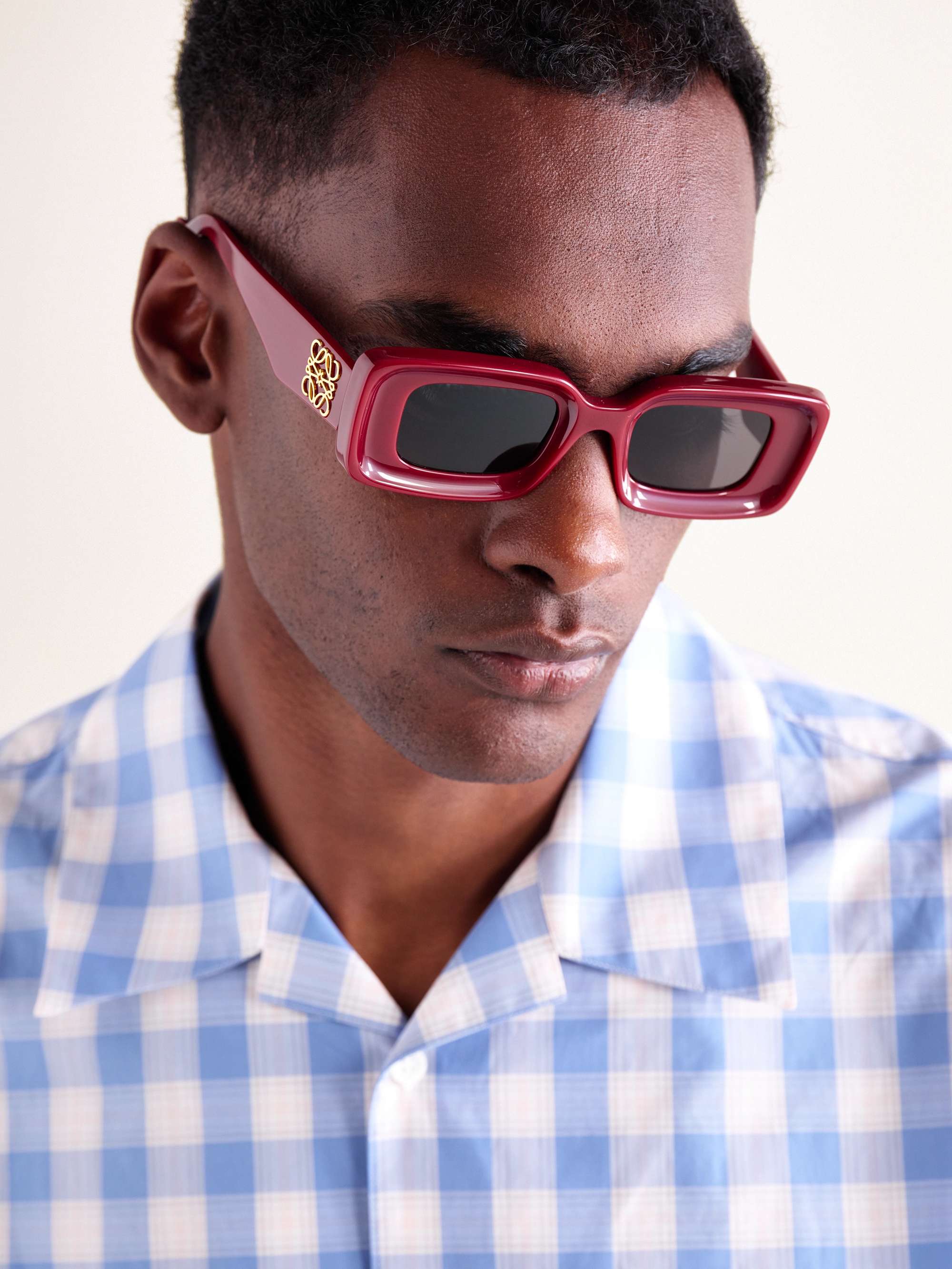 LOEWE EYEWEAR نظارات شمسية بإطار مستطيل من الأسيتات بنقشة صدفة السلحفاة مزينة بشعار العلامة المتداخل