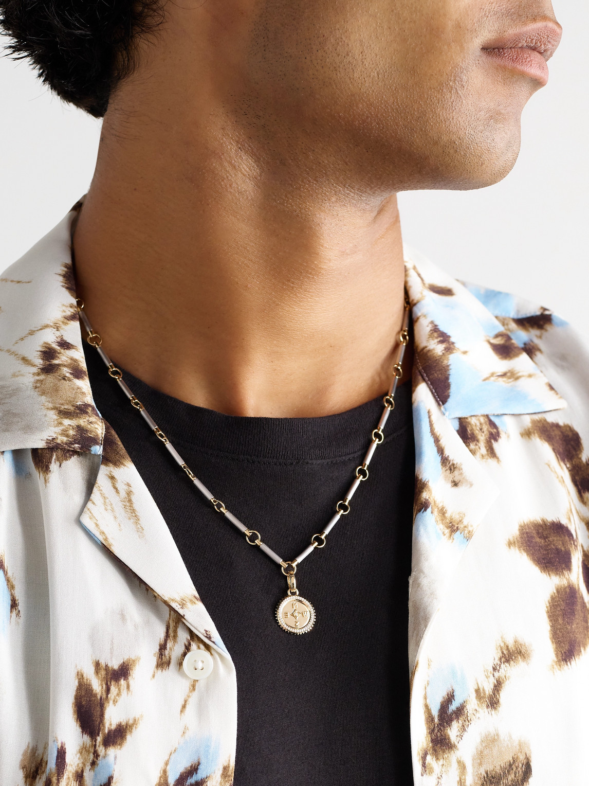 Foundrae Element Internal Compass Rhodium-plated 18-karat White And Yellow Gold Diamond Pendant Necklace In Gold