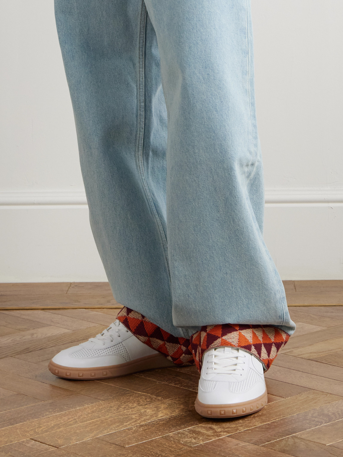 VIP【送料関税込】VALENTINO GARAVANI UPVILLAGE SNEAKERS Valentino Garavani - Upvillage Perforated Leather Sneakers