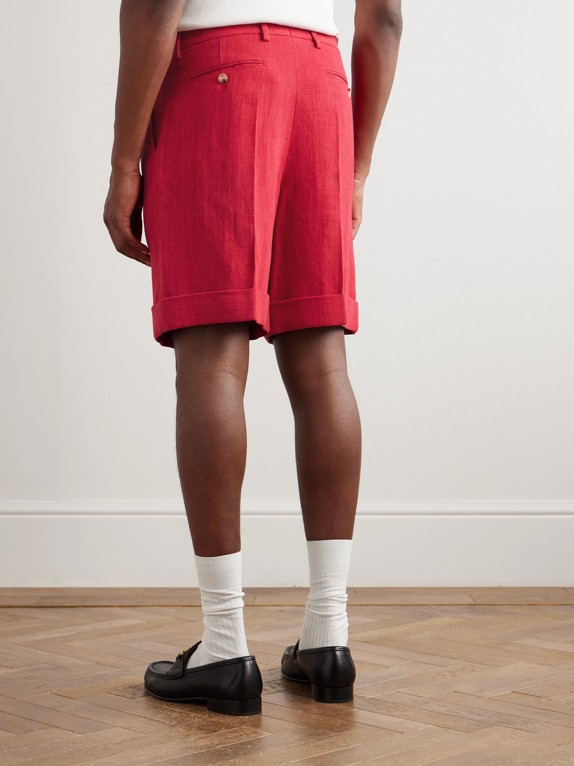 Valentino Straight-leg Pleated Linen Bermuda Shorts In Red
