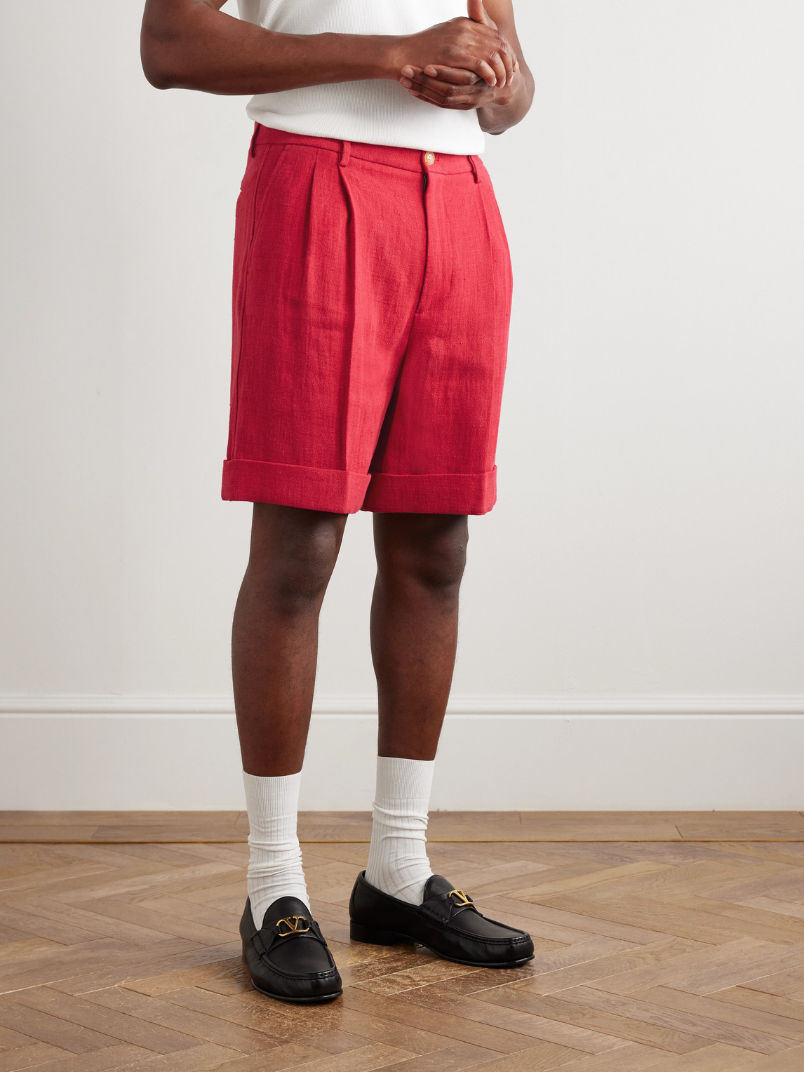 Valentino Straight-leg Pleated Linen Bermuda Shorts In Red