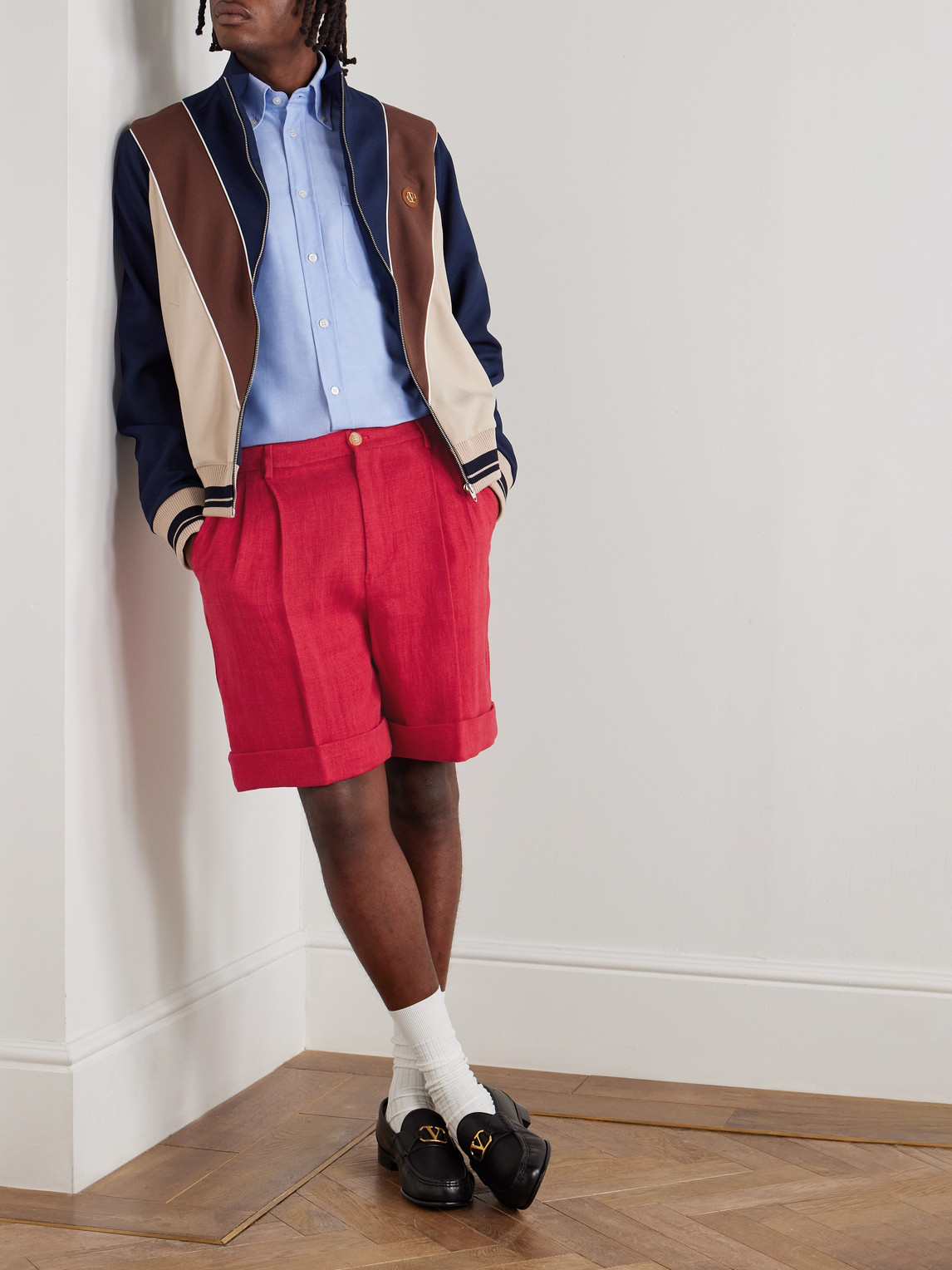 Valentino Straight-leg Pleated Linen Bermuda Shorts In Red