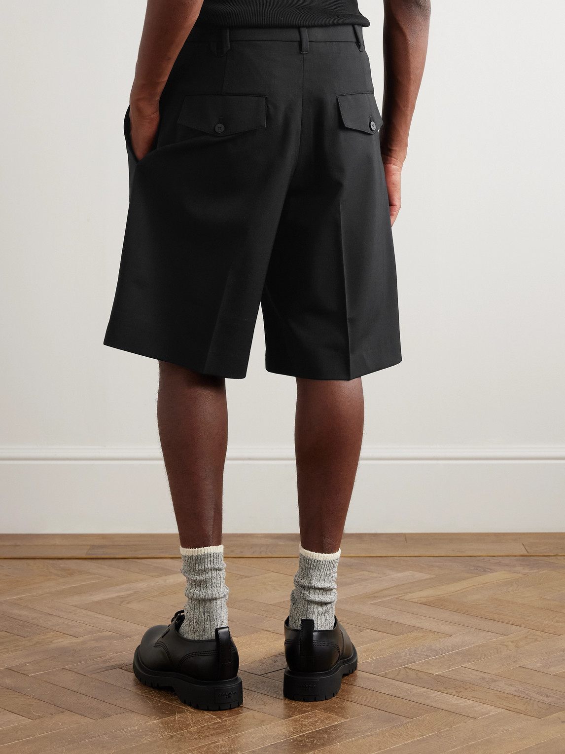 Jacquemus Ovalu Straight-leg Pleated Wool-blend Twill Shorts In Black