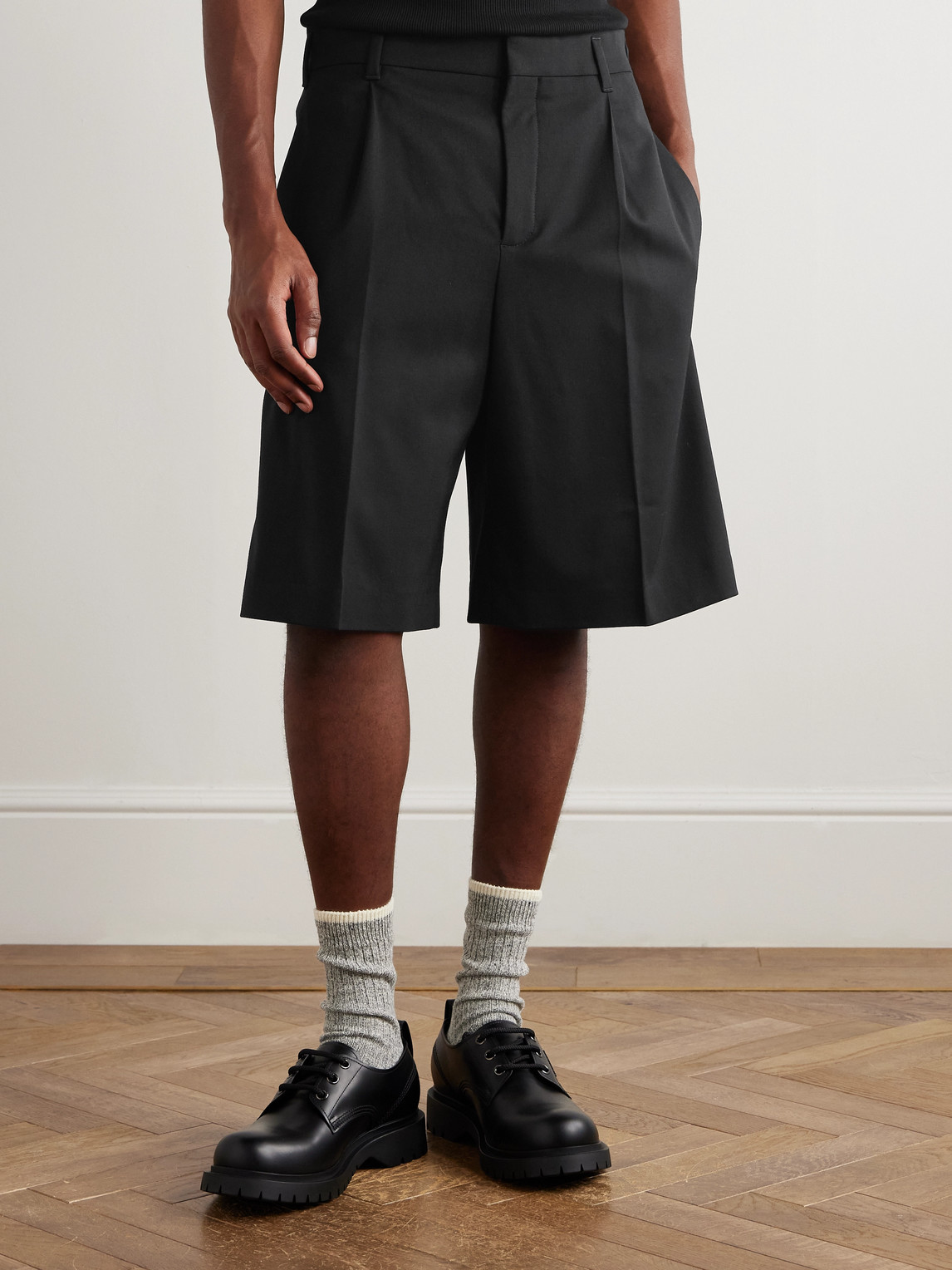 Jacquemus Ovalu Straight-leg Pleated Wool-blend Twill Shorts In Black