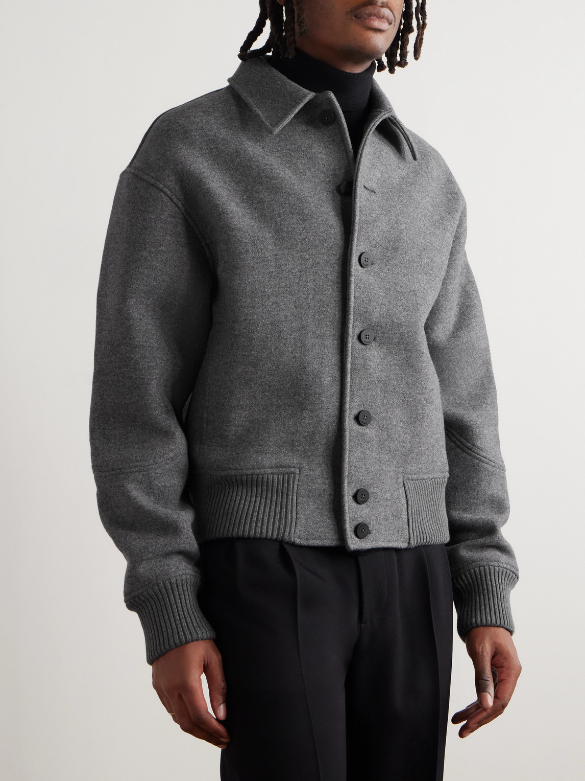 Jacquemus Mens Grey Feltro Pointed-collar Wool Bomber Jacket In Gray