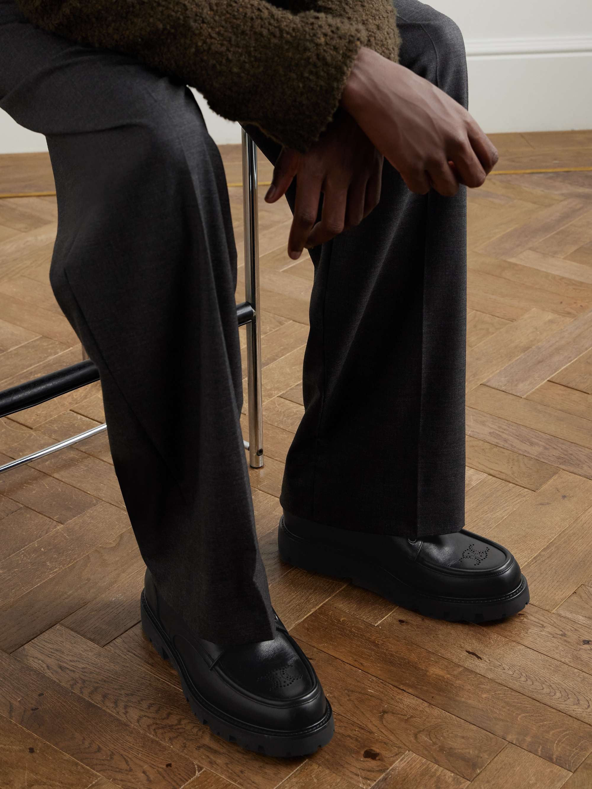 CELINE レザー ダービーシューズ ロゴパーフォレーション入り