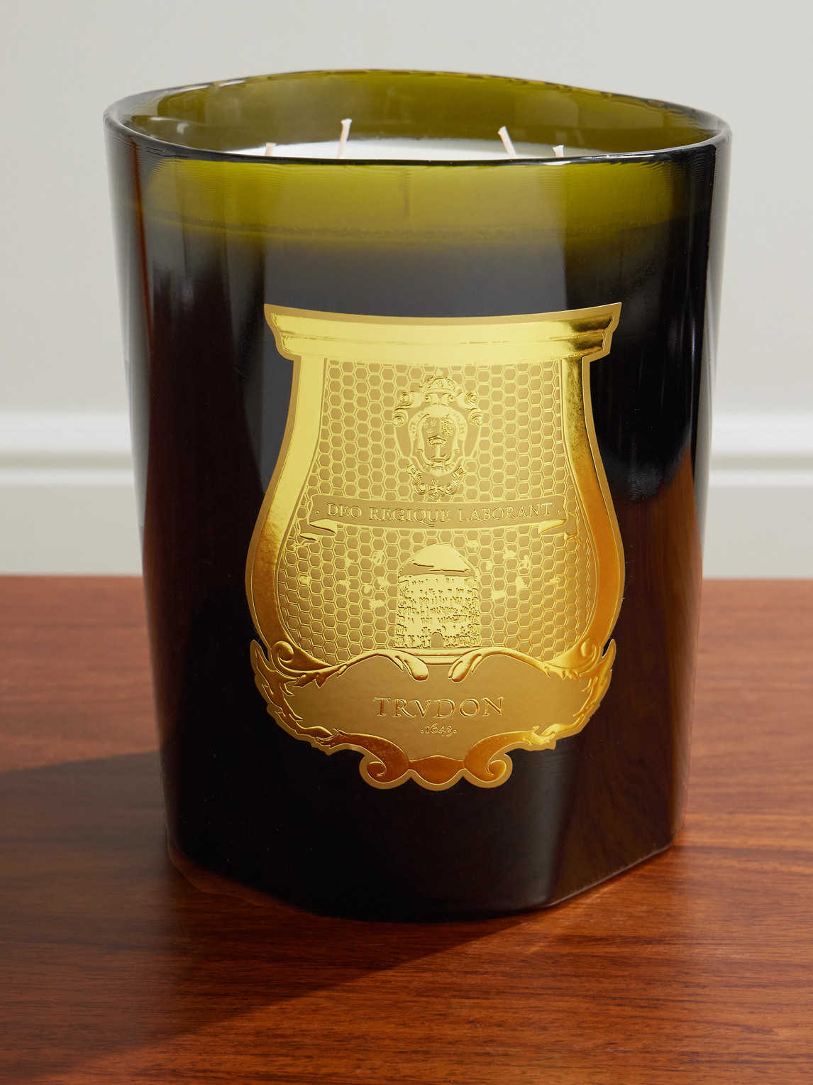 Ernesto Tobacco and Leather Scented Candle, 2.8kg