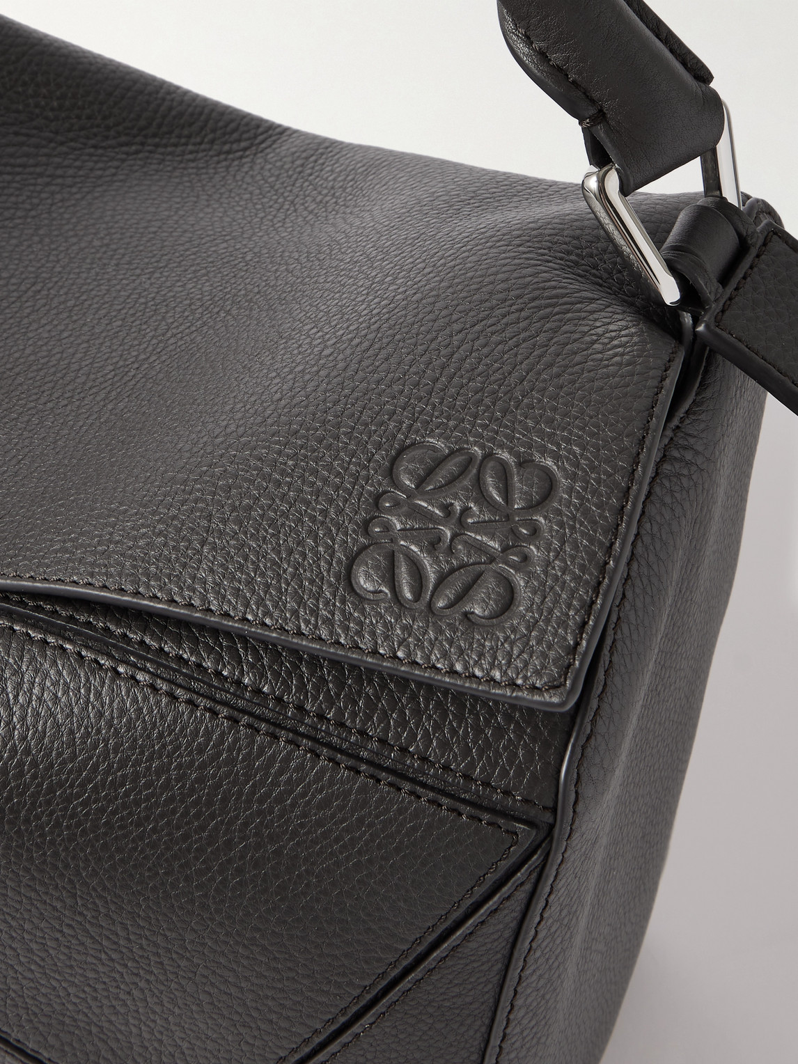 Loewe Puzzle Edge Large Logo-debossed Full-grain Leather Messenger Bag In Gray