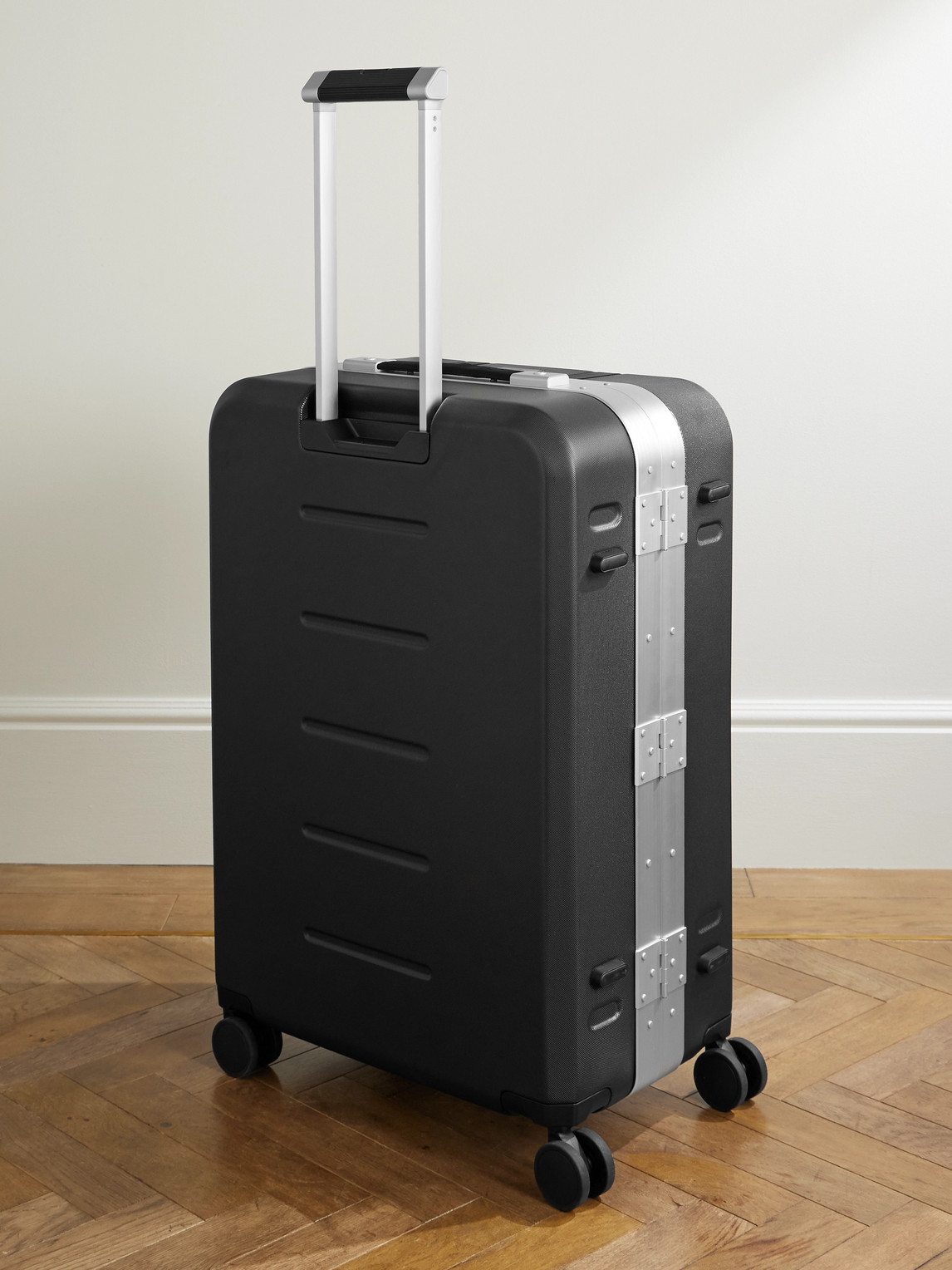 Db Journey Ramverk Pro Large Polycarbonate And Aluminium Check-in Suitcase In Black