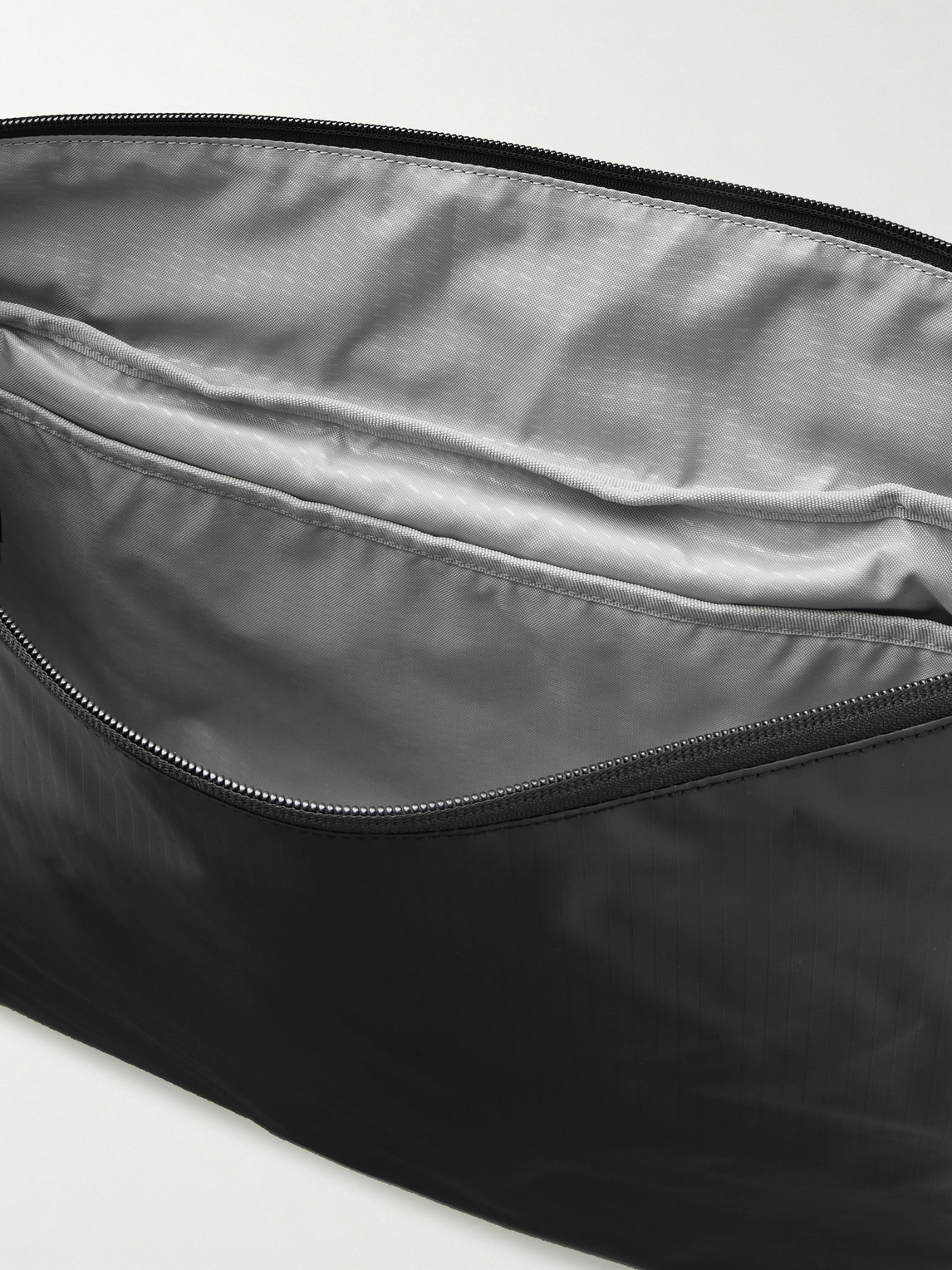 Db Journey Ramverk Pro Ripstop Messenger Bag In Black