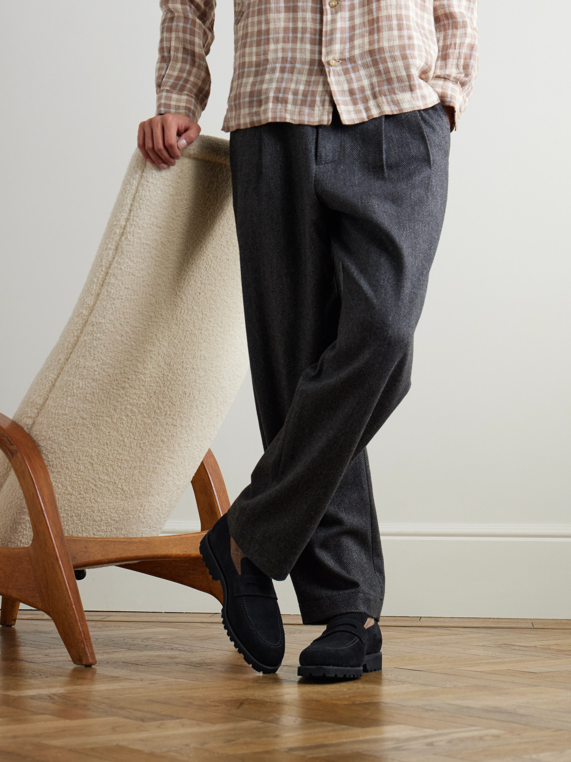 Majordome M08 Nubuck Penny Loafers In Black