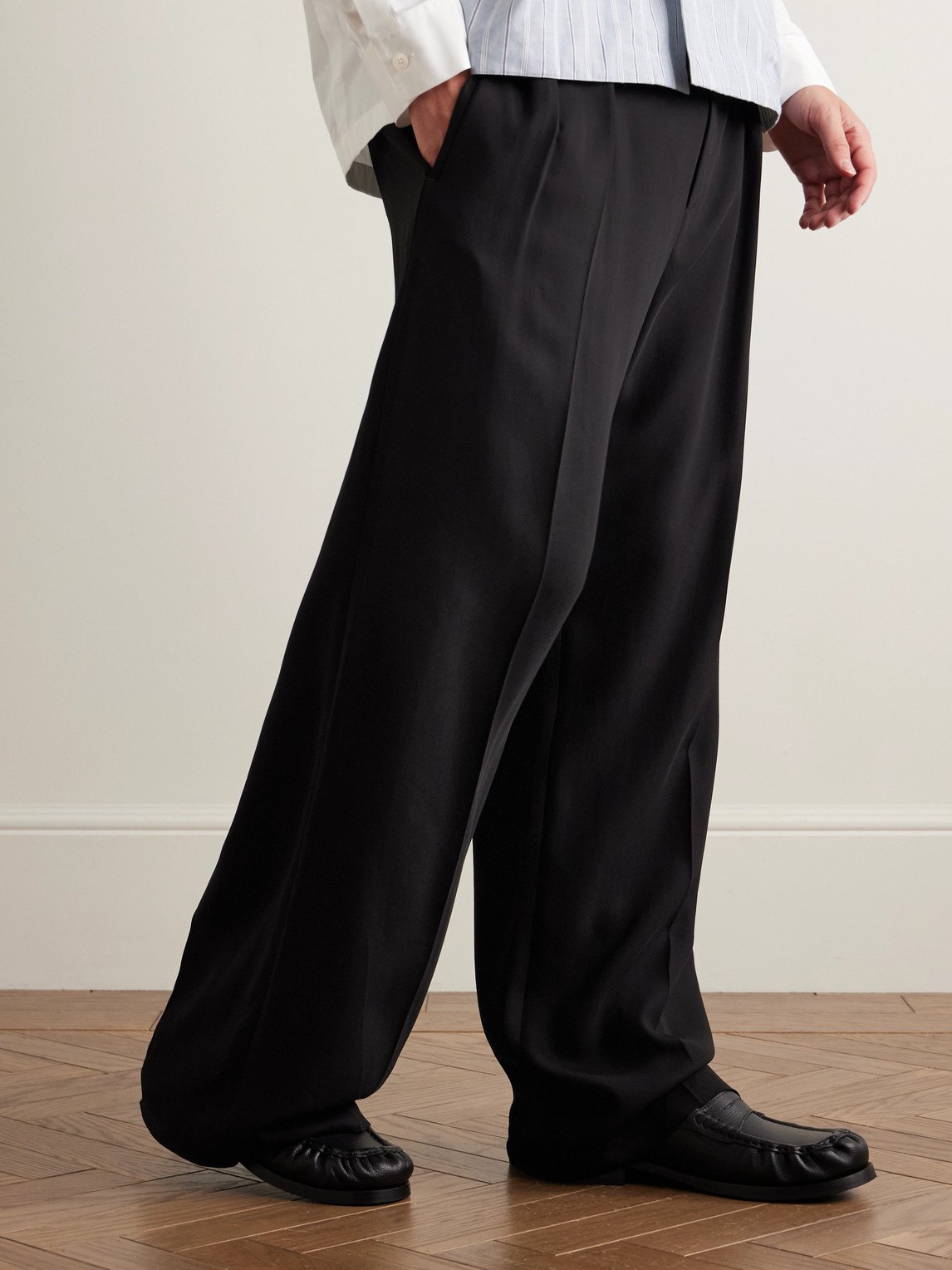 Vinny's Ogee Full-grain Leather Penny Loafers In Black