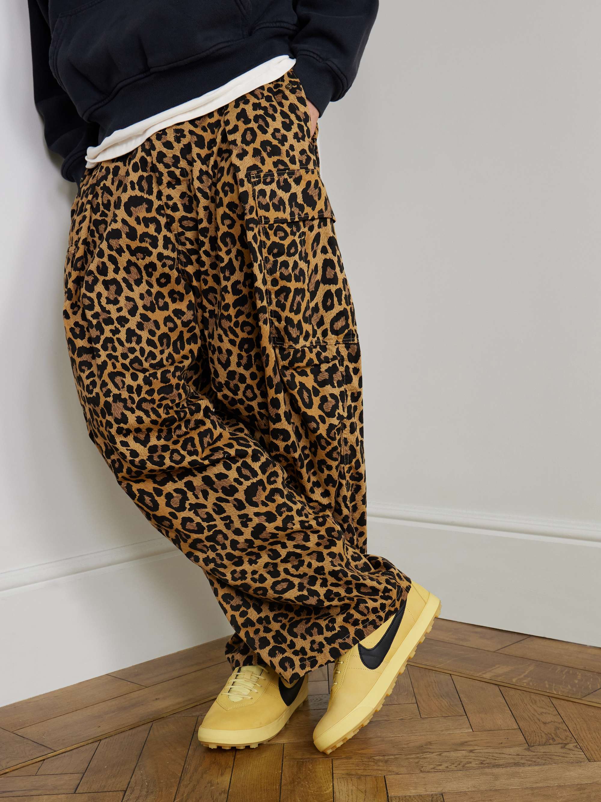 NIKE 