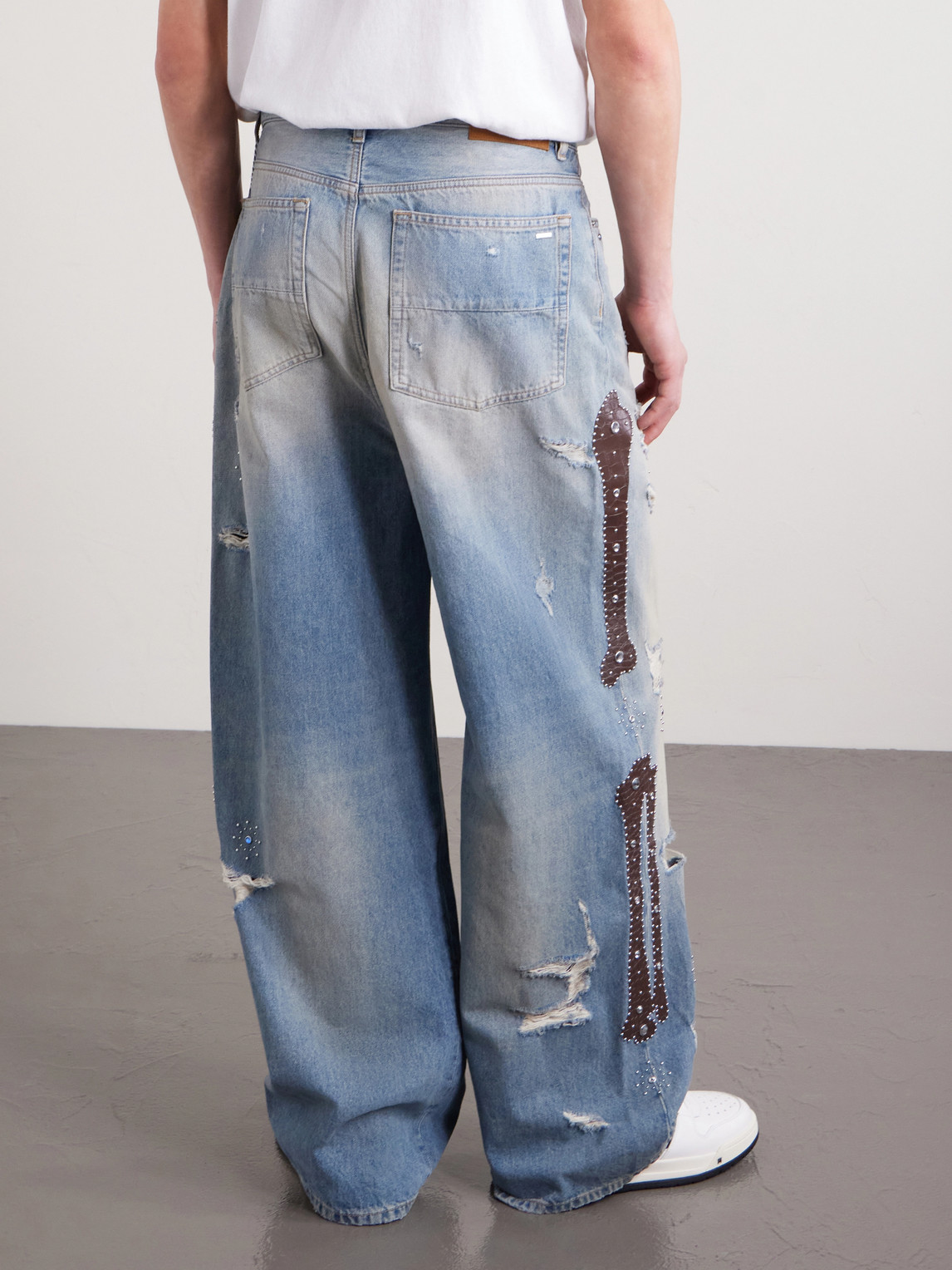  Amiri - Straight-leg Distressed Studded Jeans - Men - Blue - Uk/us 30 