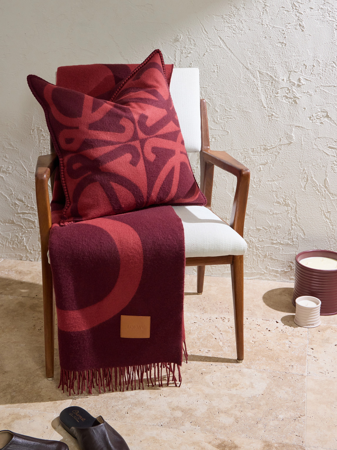 Loewe Anagram Wool And Cashmere-blend Jacquard Cushion In Burgundy
