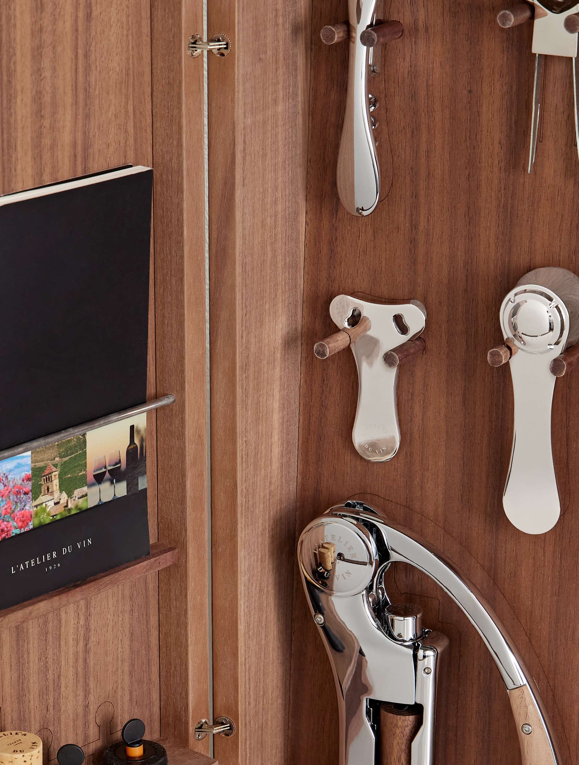 L'ATELIER DU VIN Wine-Lover's Curiosities Cabinet