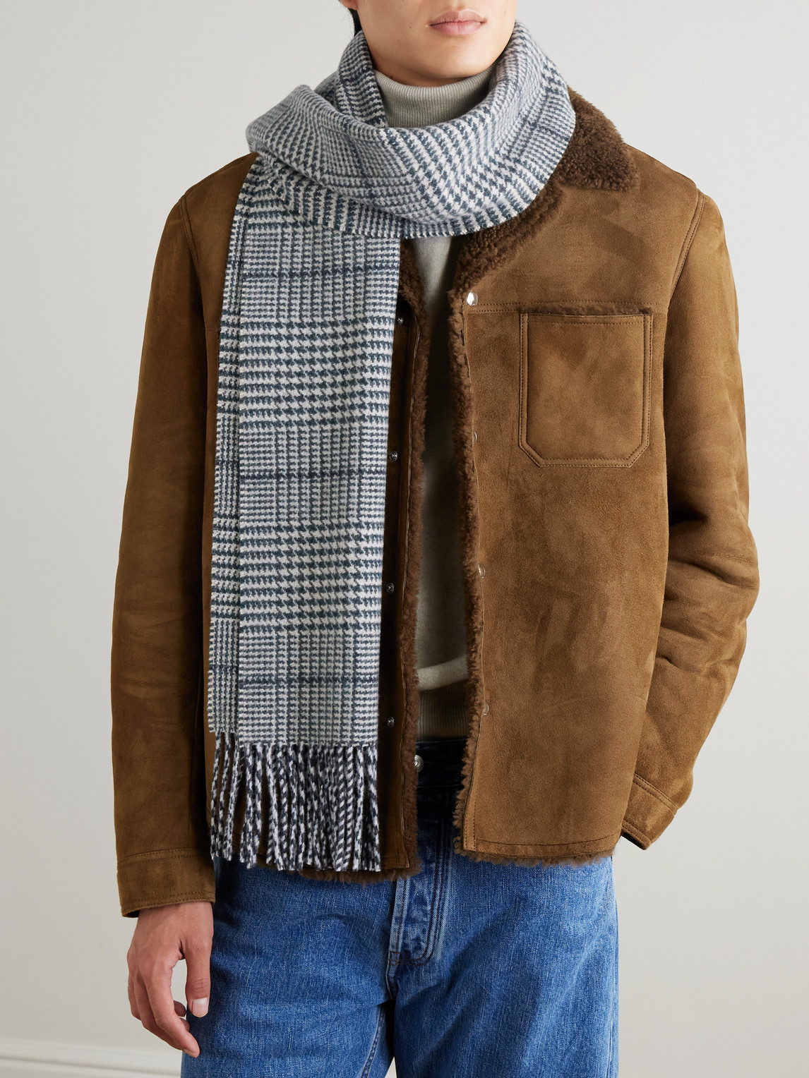 Johnstons Of Elgin Fringed Houndstooth Wool Scarf In Gray