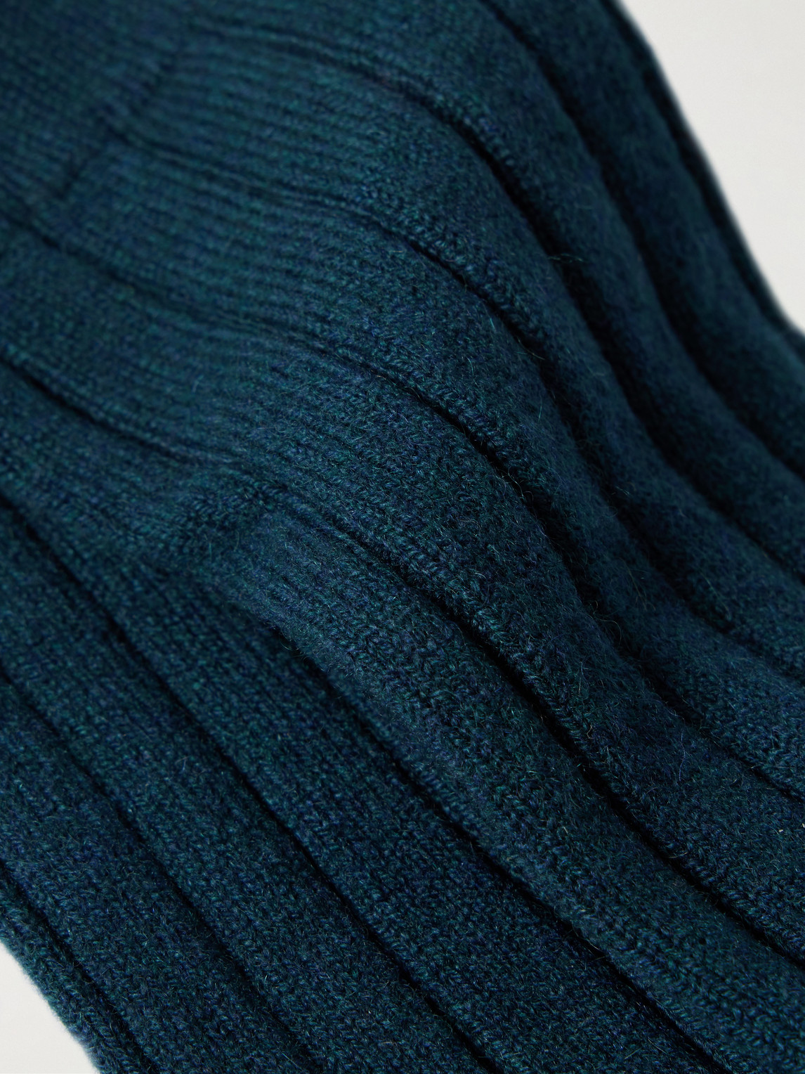 Johnstons Of Elgin Ribbed Cashmere Socks In Green