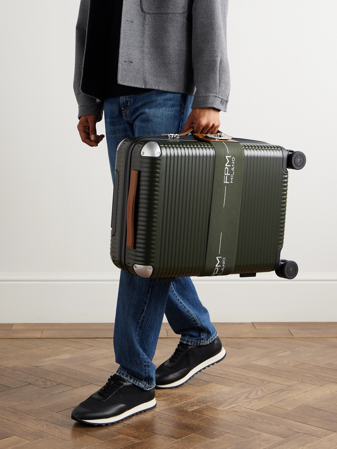Fpm Milano Bank Zip Deluxe M 55cm Leather-trimmed Polycarbonate Spinner Carry-on Suitcase In Green