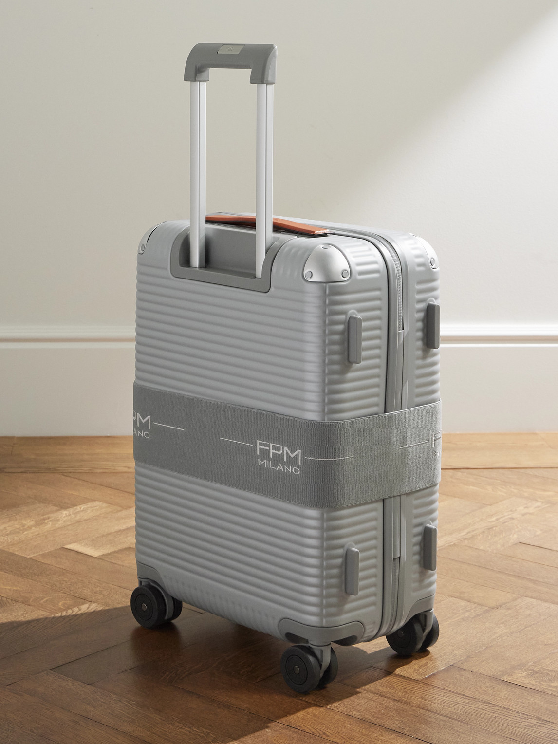 Fpm Milano Bank Zip Deluxe M 55cm Leather-trimmed Polycarbonate Spinner Carry-on Suitcase In Gray