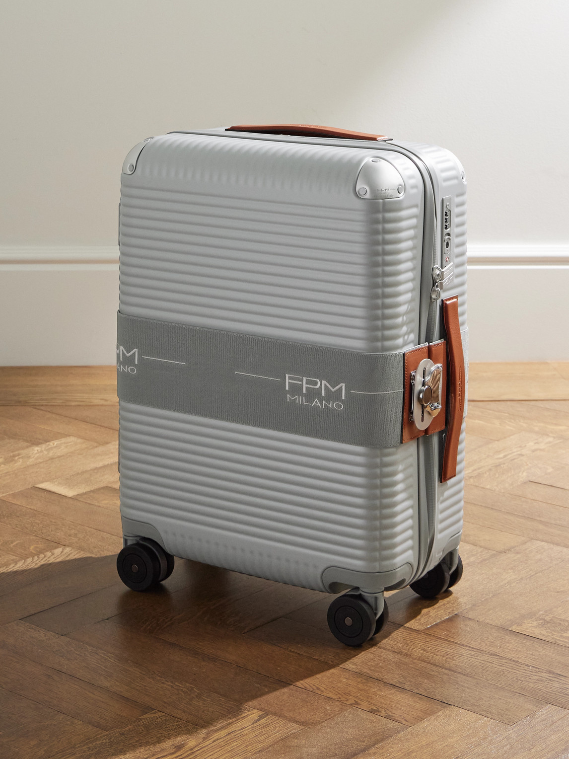 Fpm Milano Bank Zip Deluxe M 55cm Leather-trimmed Polycarbonate Spinner Carry-on Suitcase In Gray