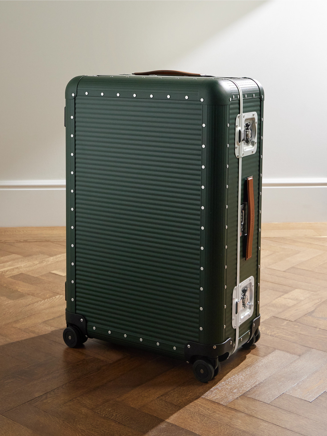Fpm Milano Bank Spinner 76cm Leather-trimmed Polycarbonate Spinner Suitcase In Green