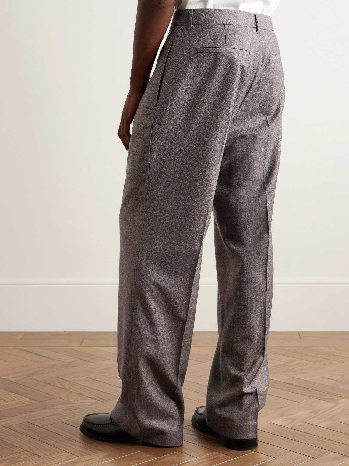 Frame Wide-leg Pleated Virgin Wool-flannel Suit Trousers In Gray