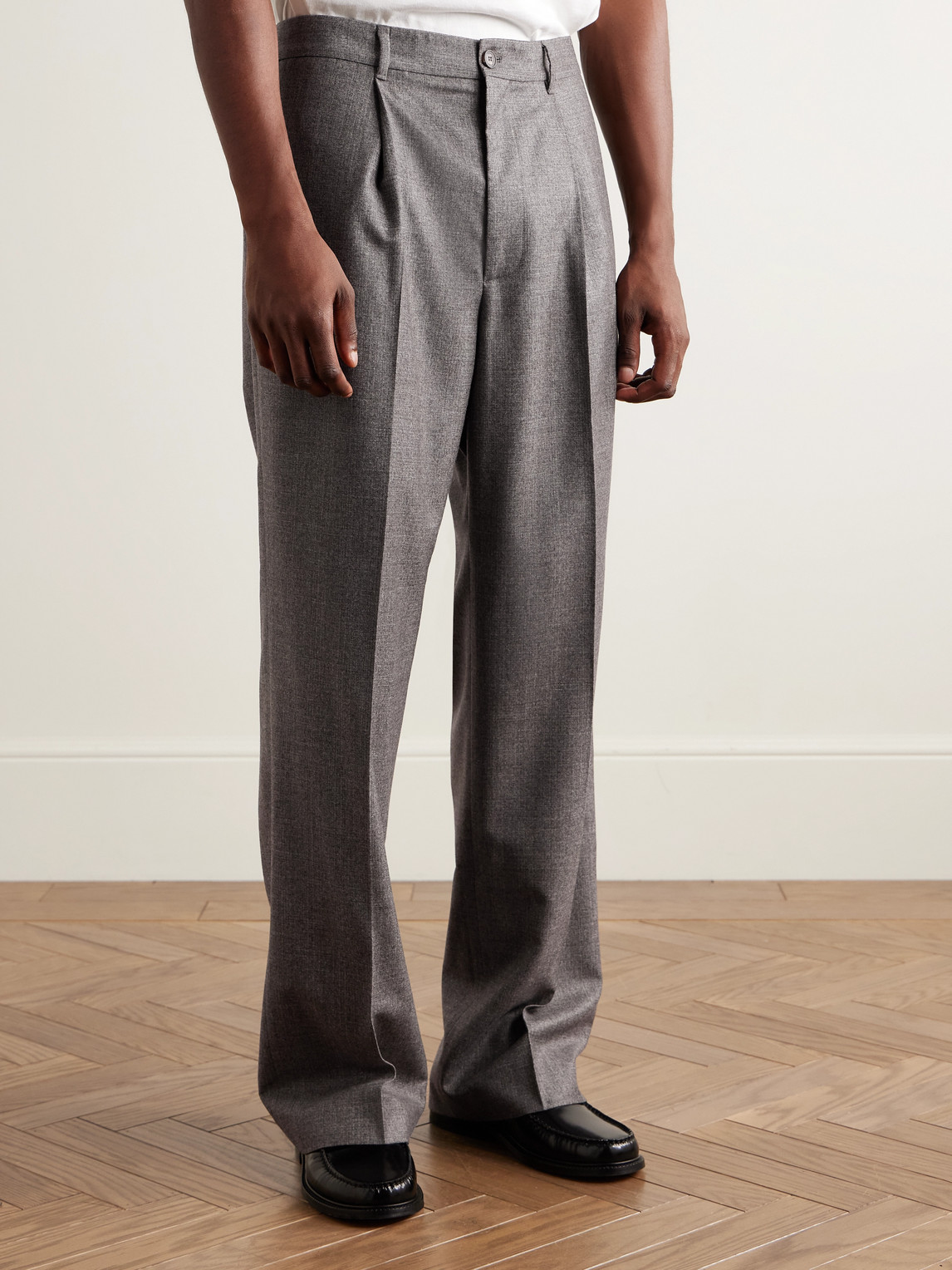 Frame Wide-leg Pleated Virgin Wool-flannel Suit Trousers In Gray