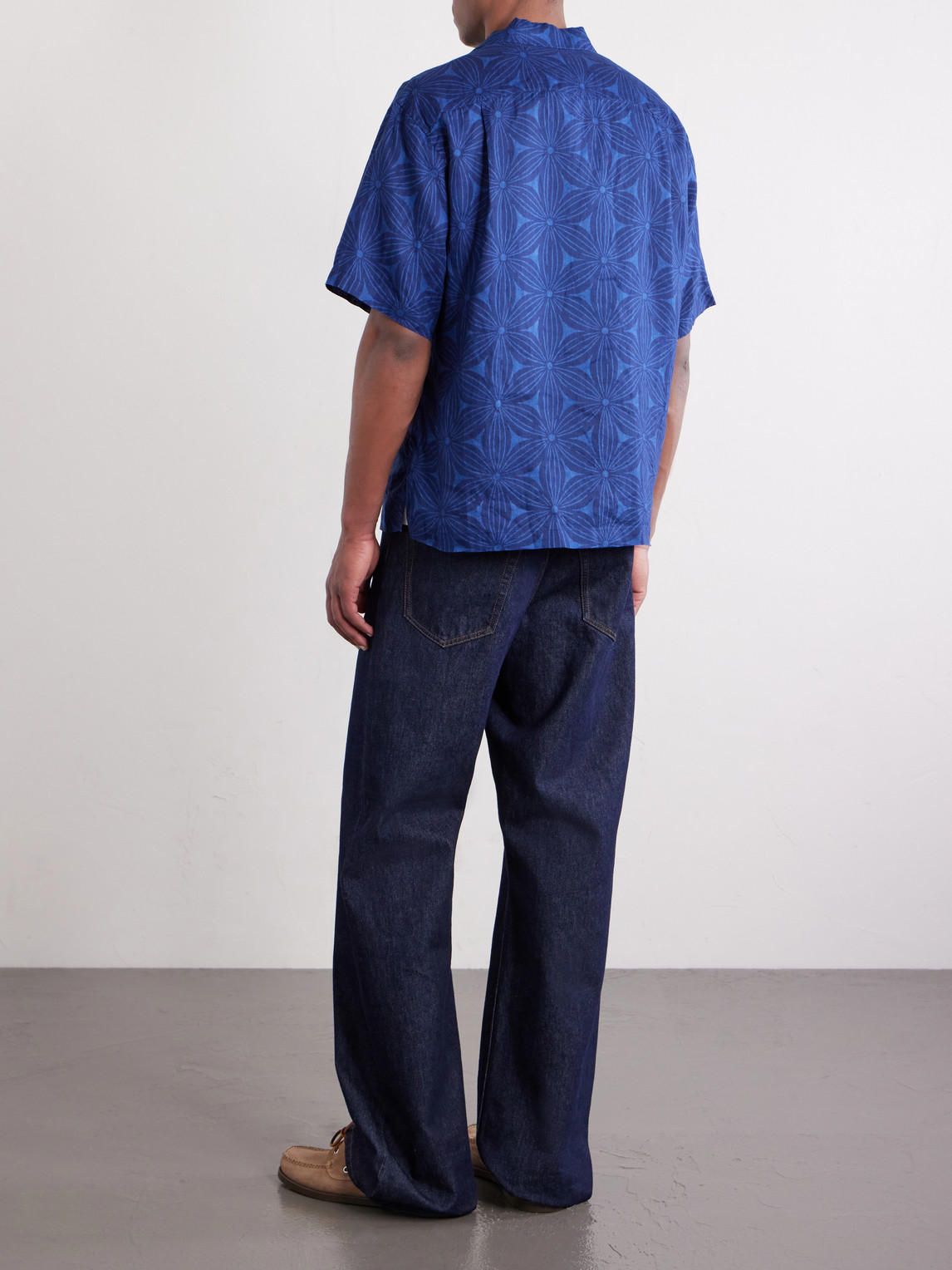 Sakura Camp-Collar Indigo-Dyed Floral-Print Linen