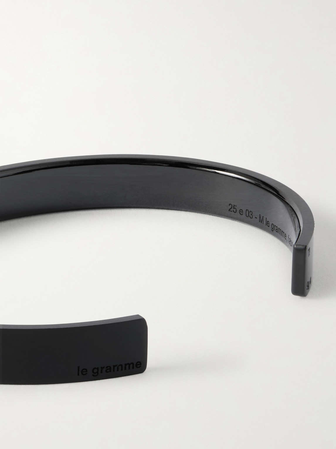 Le Gramme 9g Ribbon Dlc-coated Titanium Cuff In Black