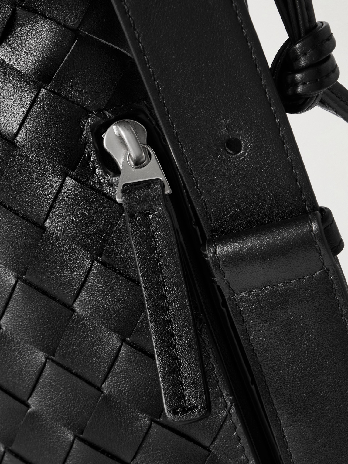  Bottega Veneta - Trail Intrecciato Leather Drawstring Backpack - Men - Black 