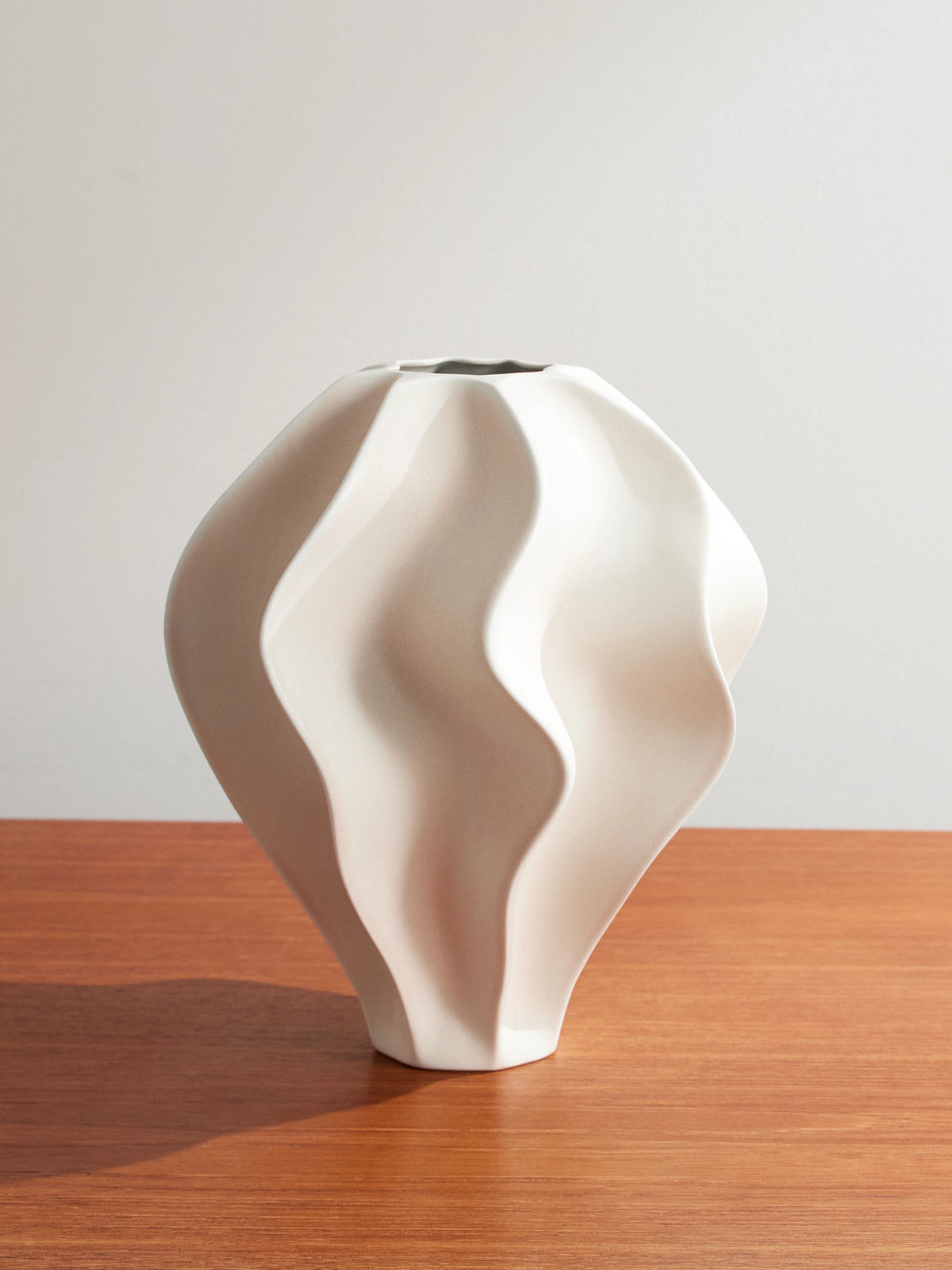 L'objet Douro Porcelain Vase In White
