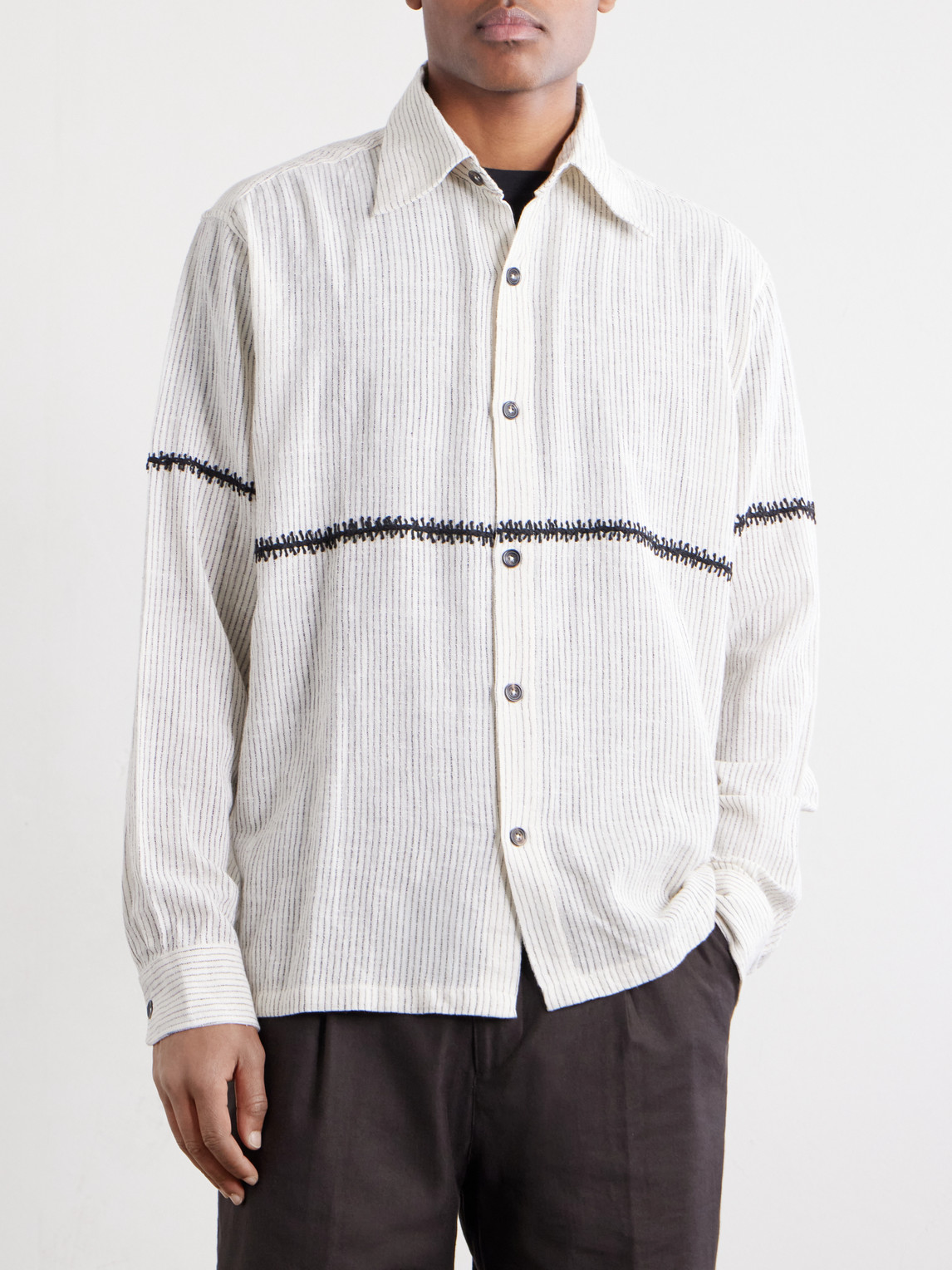  Kartik Research - Rabari Embroidered Pinstriped Shirt - Men - White - S 