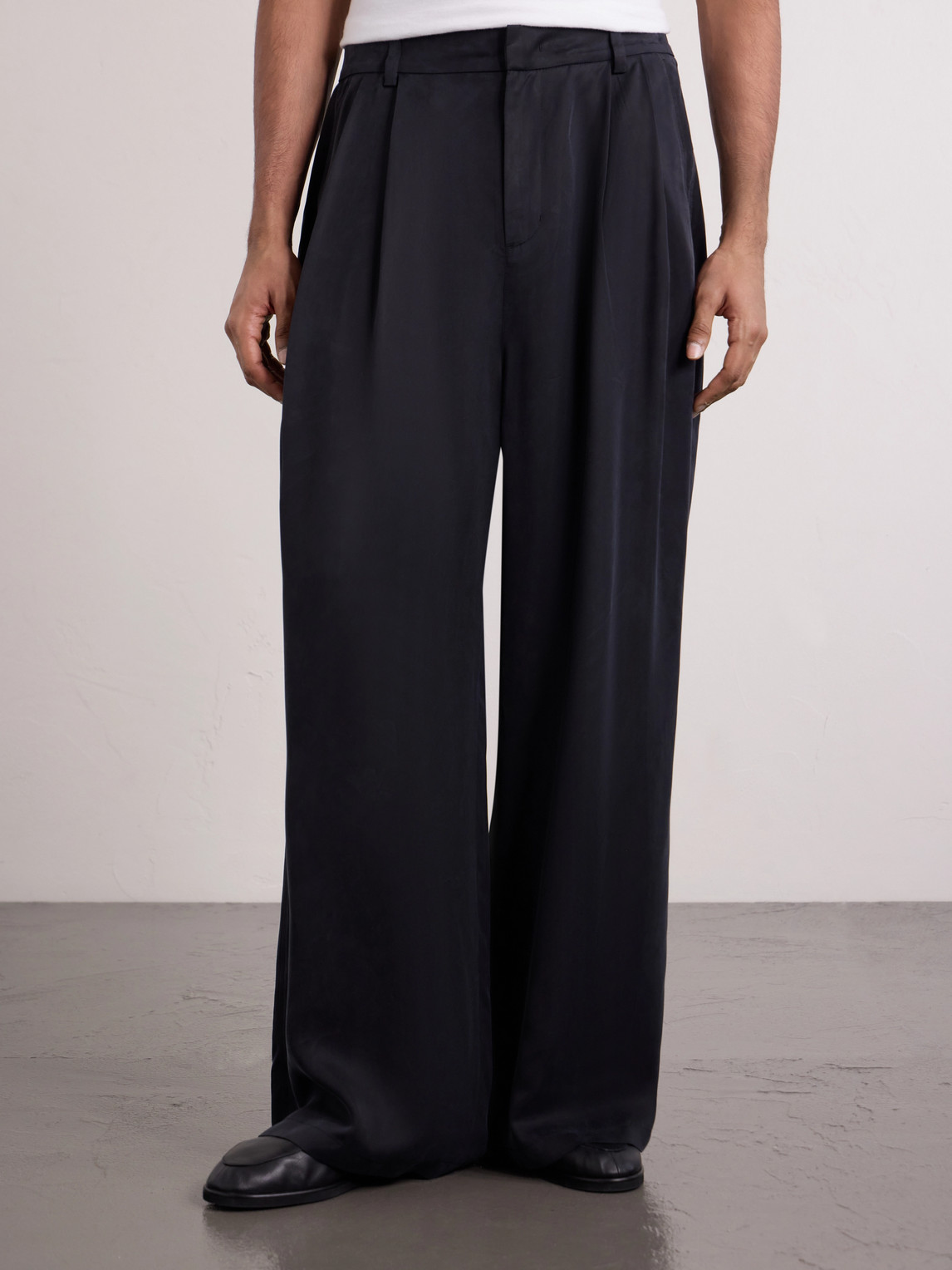  Amomento - Wide-leg Pleated Satin Trousers - Men - Black - M 