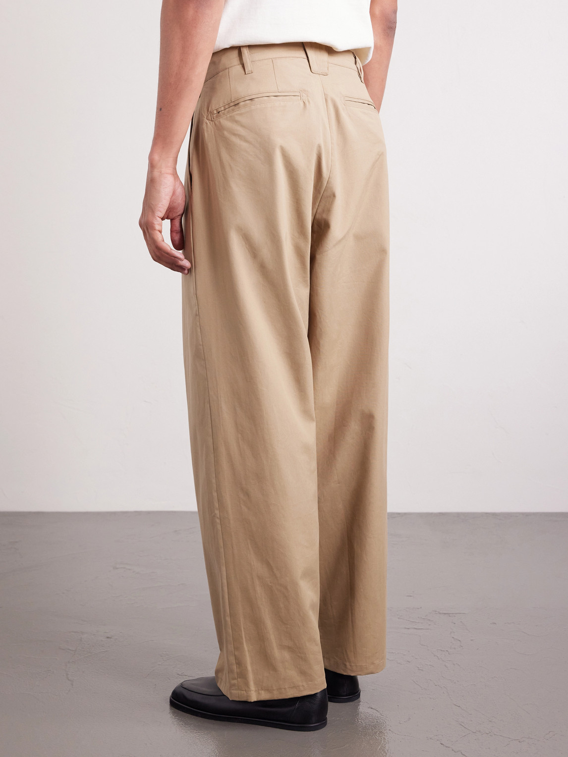 Ekusy Wide-Leg Cropped Pleated Cotton Trousers