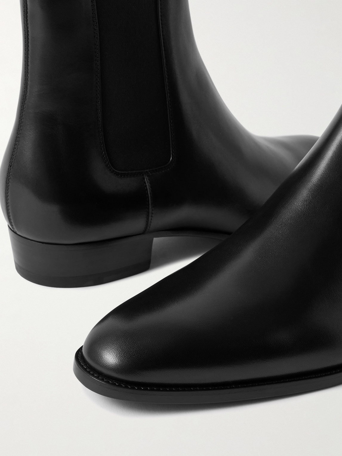 Saint Laurent Wyatt Leather Chelsea Boots In Black