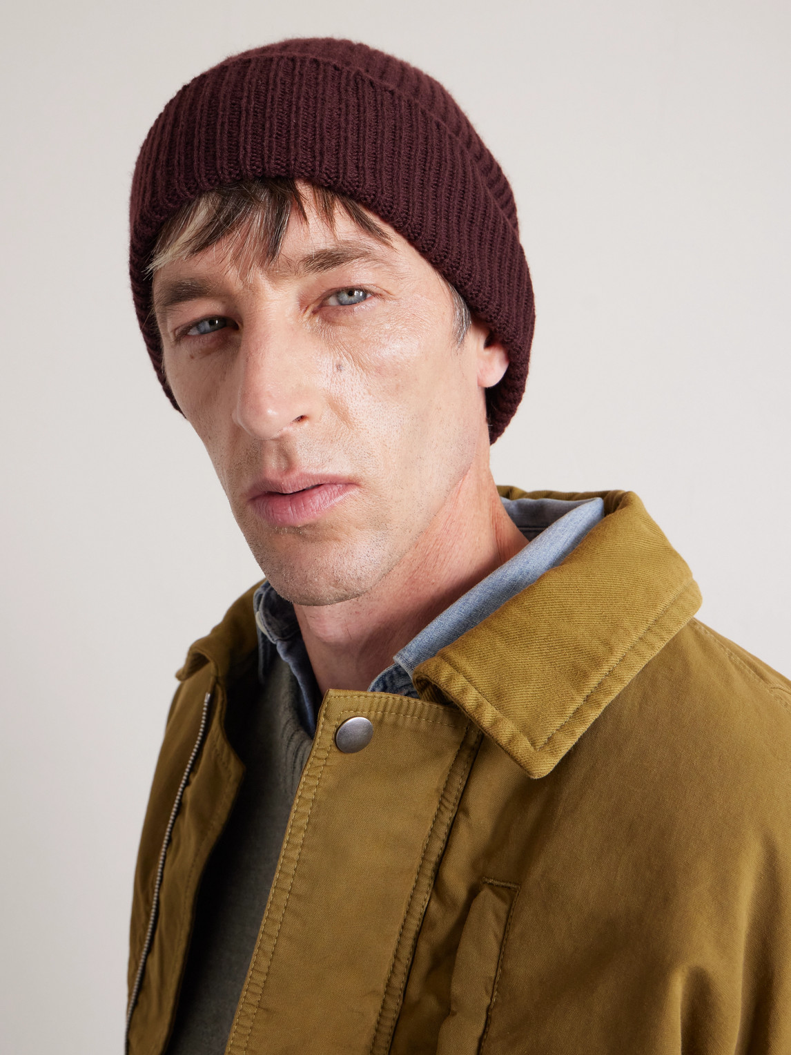 William Lockie Ribbed Cashmere Beanie In Burgundy