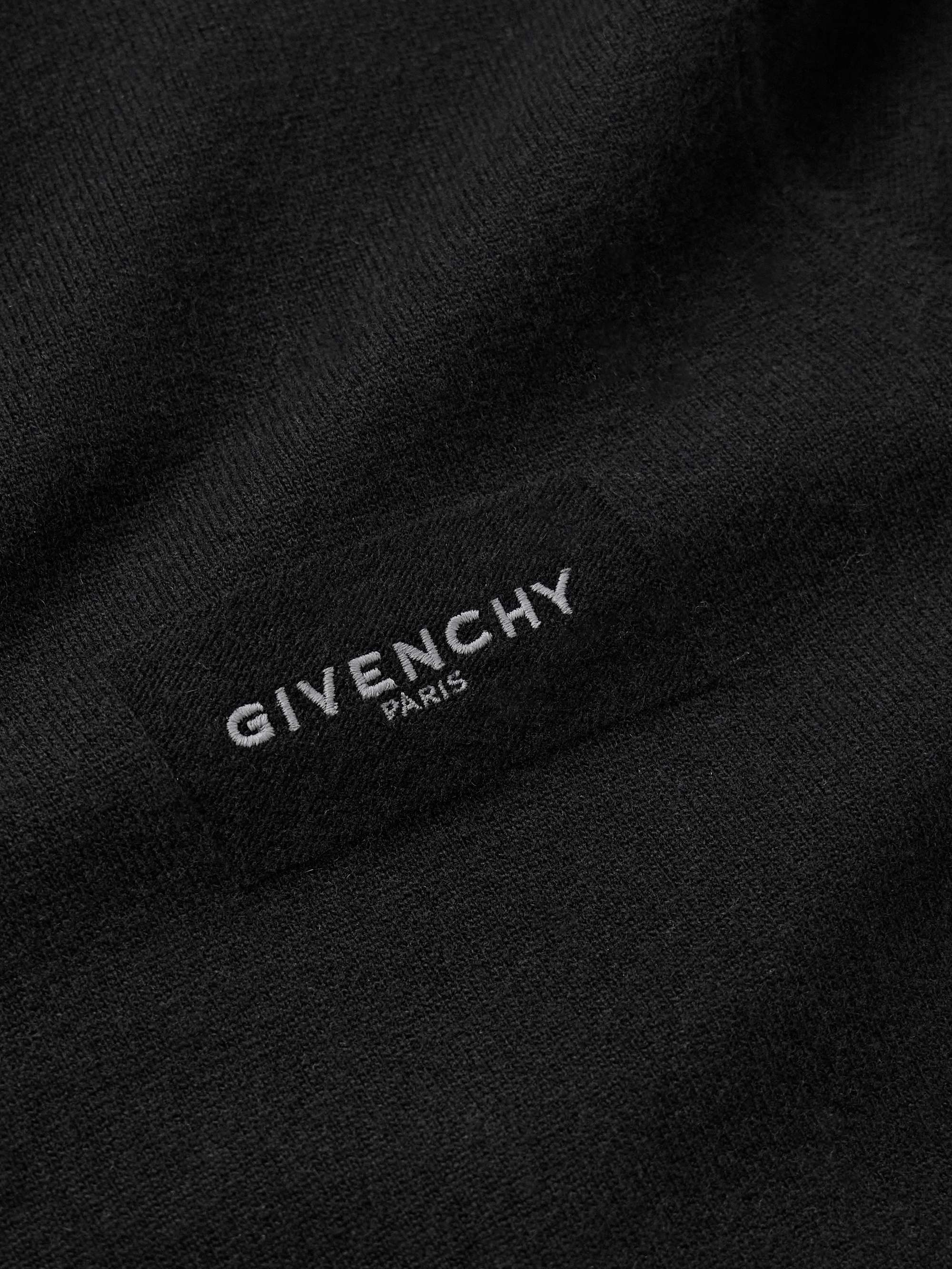 GIVENCHY 