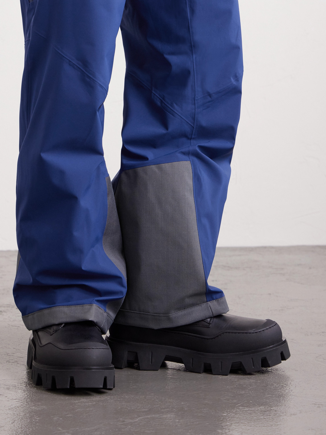  Houdini - Ride Bootcut Paneled Padded Ski Pants - Men - Blue - S 