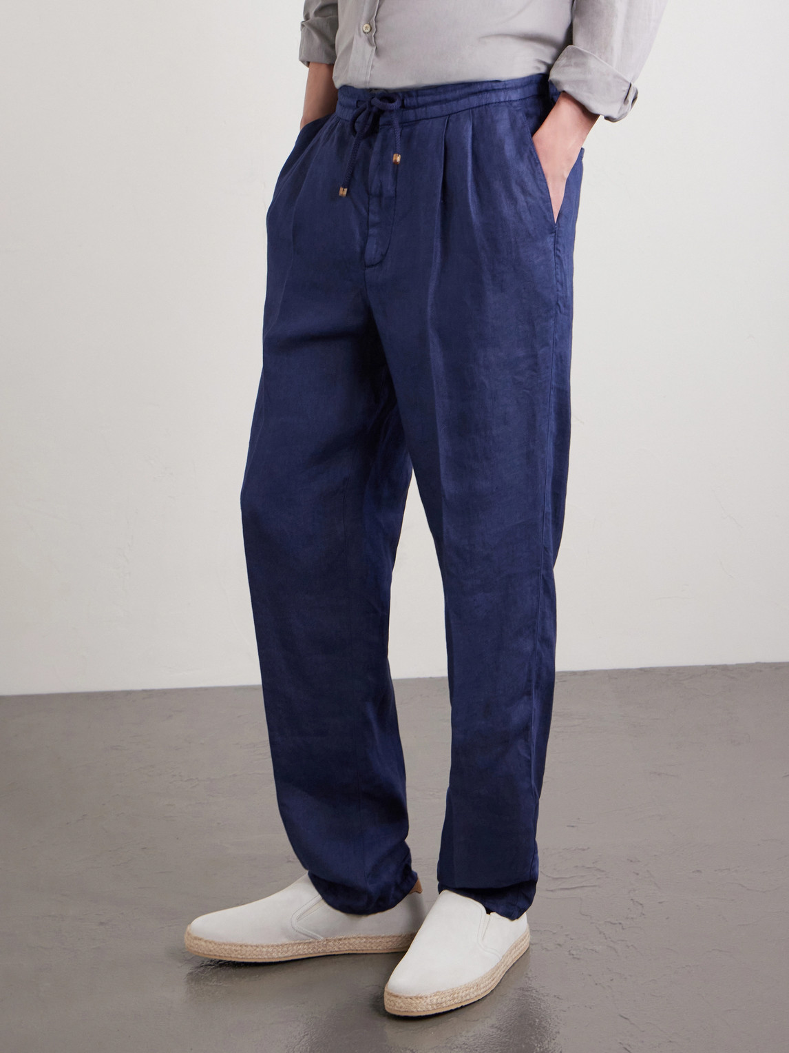 Tapered Pleated Linen-Twill Drawstring Trousers