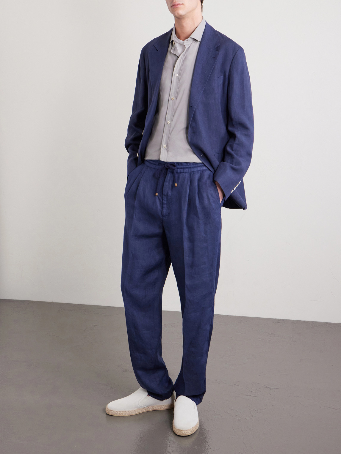 Tapered Pleated Linen-Twill Drawstring Trousers