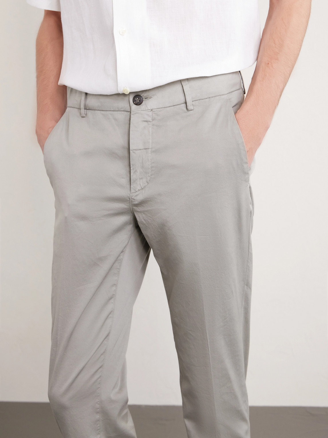 Straight-Leg Pleated Stretch Cotton And Silk-Blend Trousers
