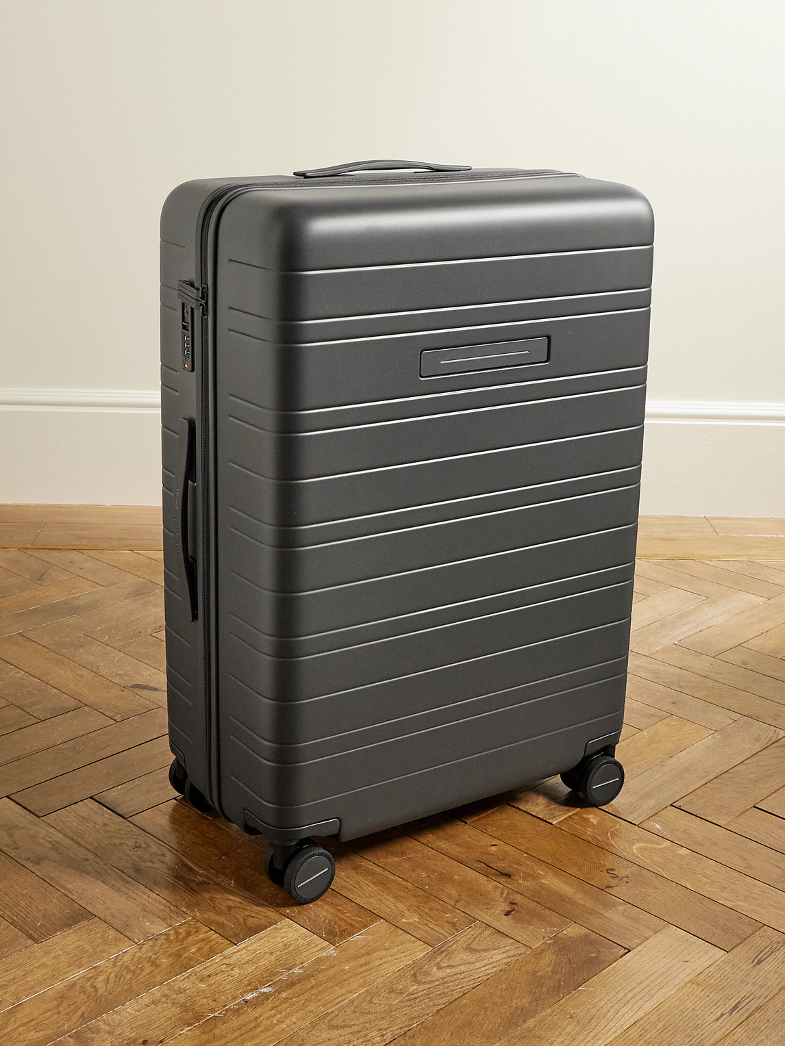 Horizn Studios H7 Essential Hardshell Check-in Suitcase In Gray