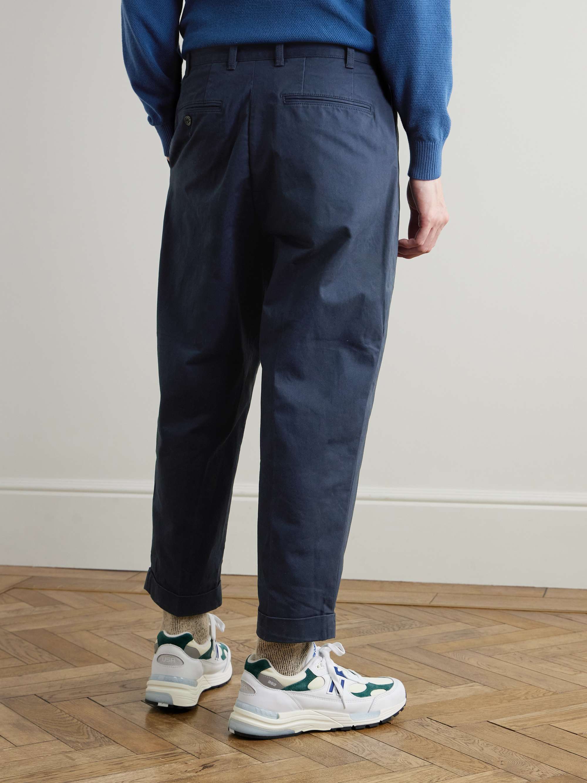 BEAMS PLUS بنطال من مزيج من قطن التويل بقصة تضيق تدريجياً وطيات