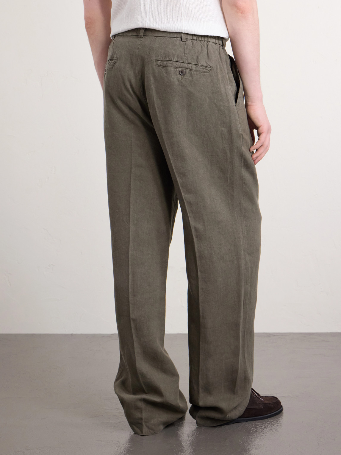 Straight-Leg Pleated Linen Trousers