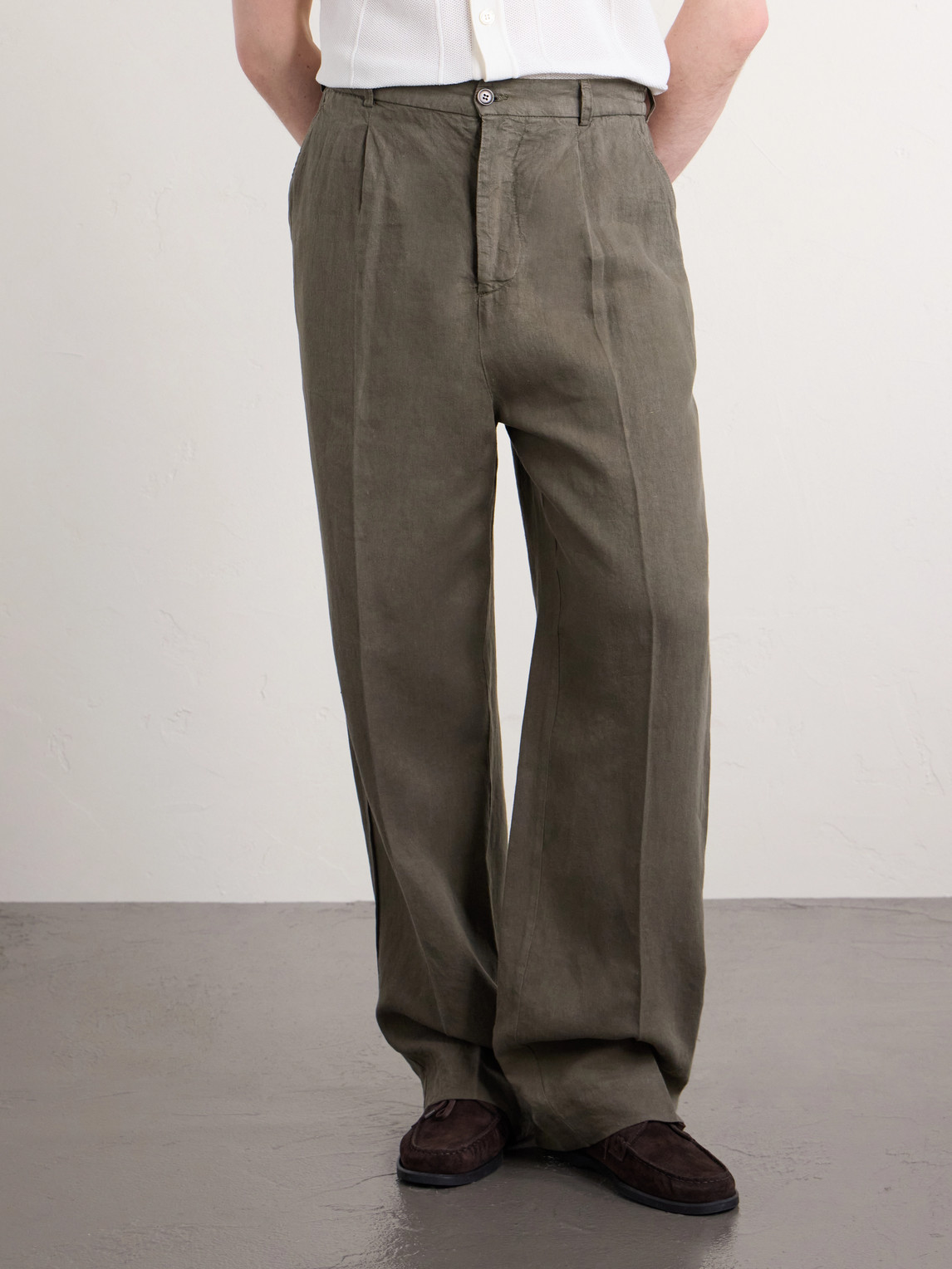 Straight-Leg Pleated Linen Trousers